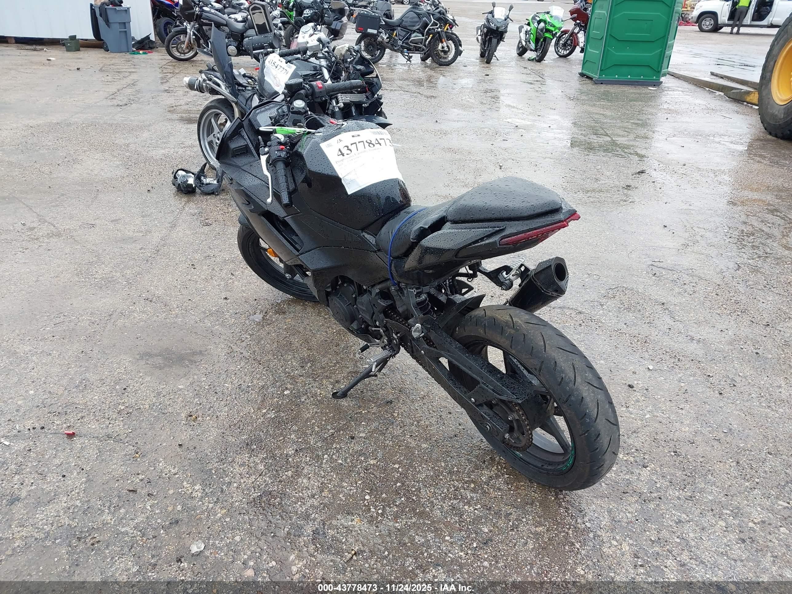 KAWASAKI EX500 image 3