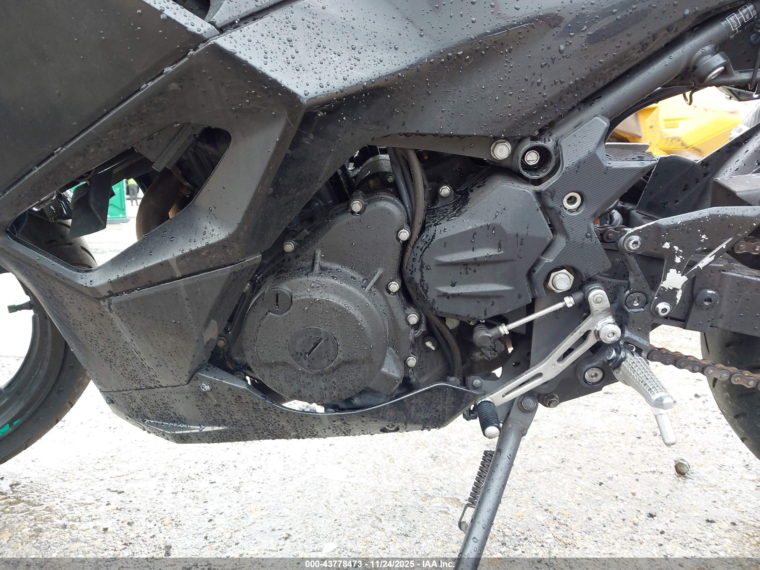 KAWASAKI EX500 image 9