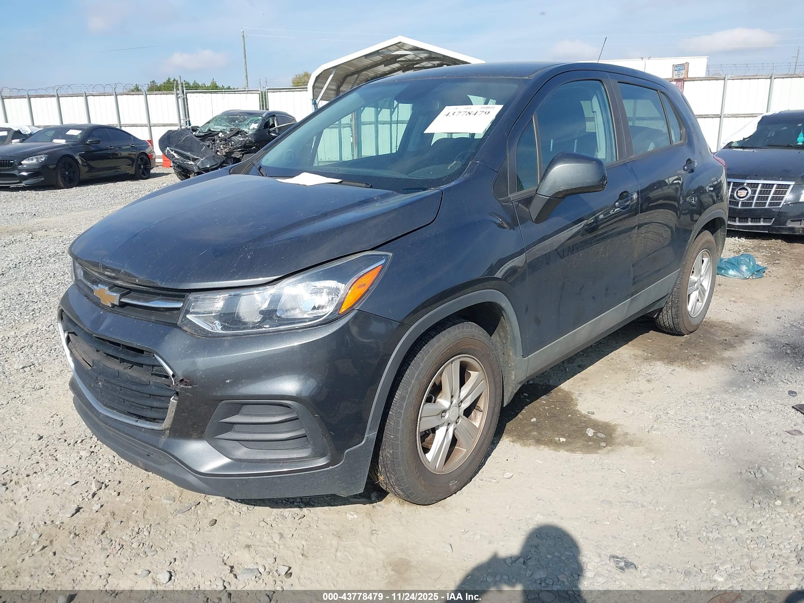 CHEVROLET TRAX image 2