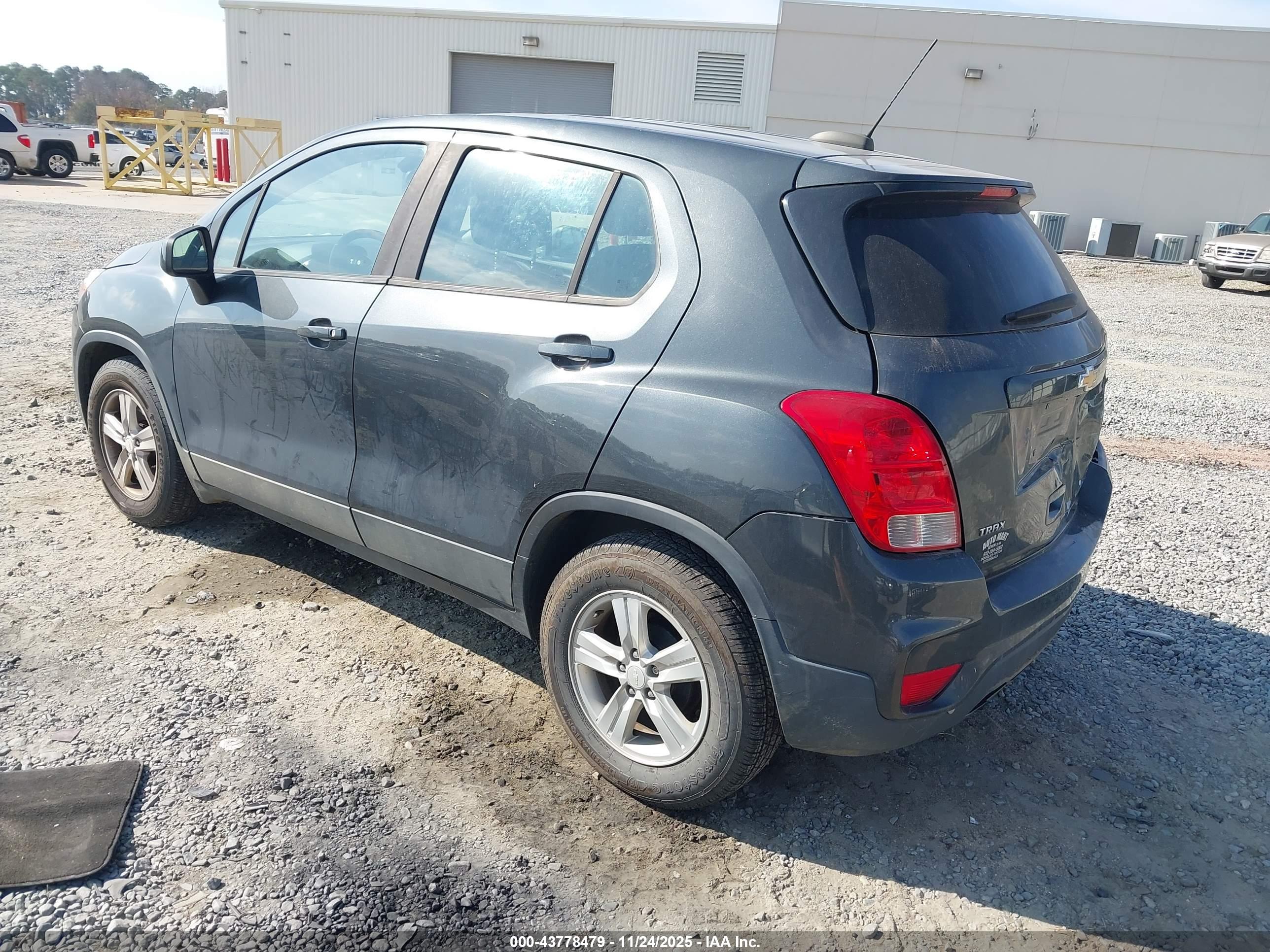 CHEVROLET TRAX image 3