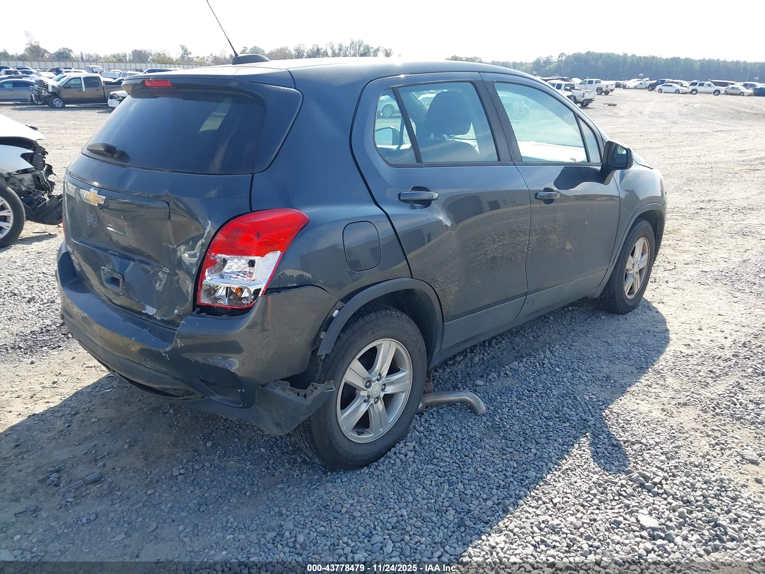 CHEVROLET TRAX image 4