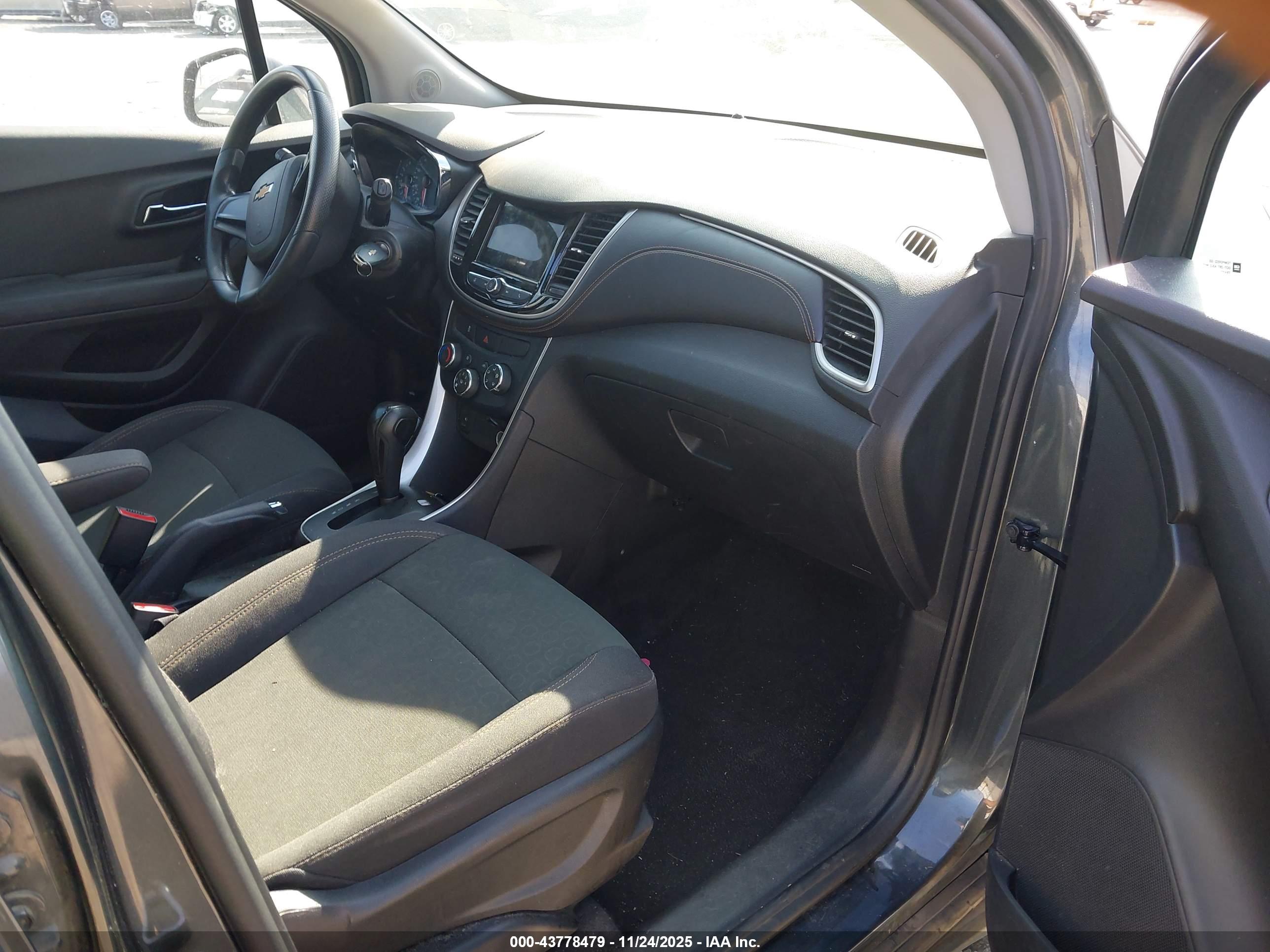 CHEVROLET TRAX image 5