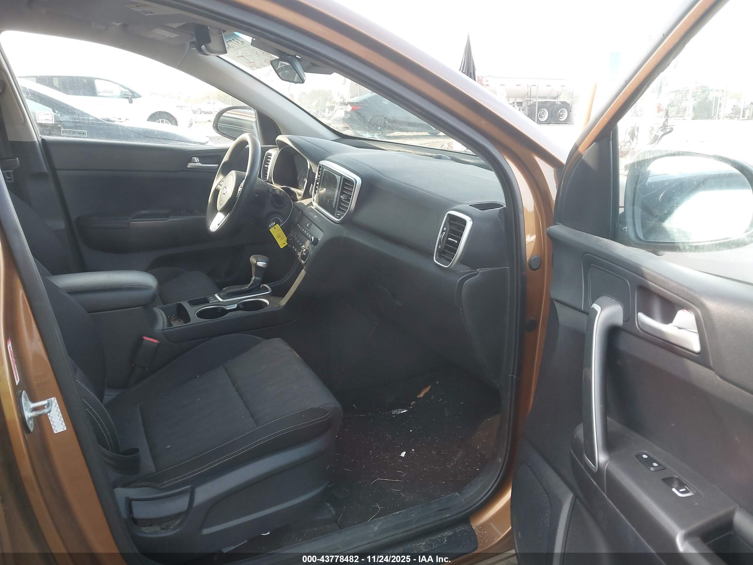 KIA SPORTAGE image 5