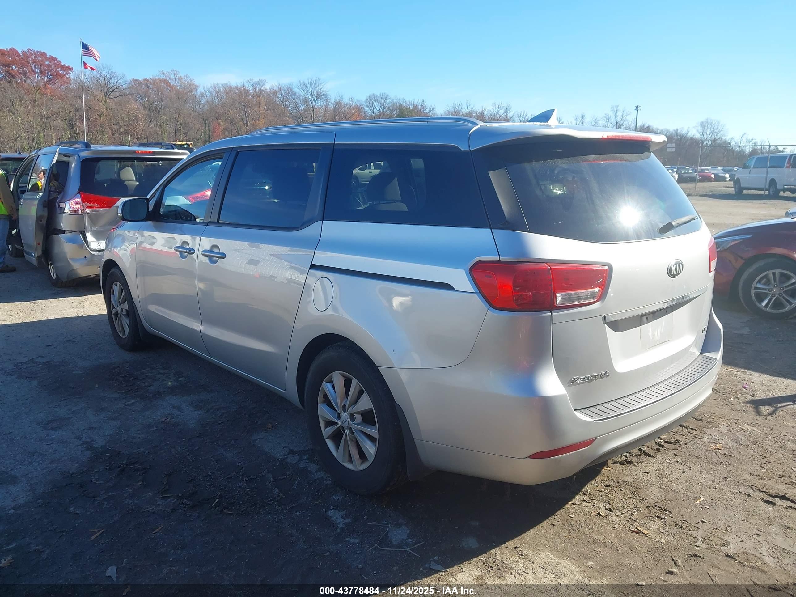 KIA SEDONA image 3