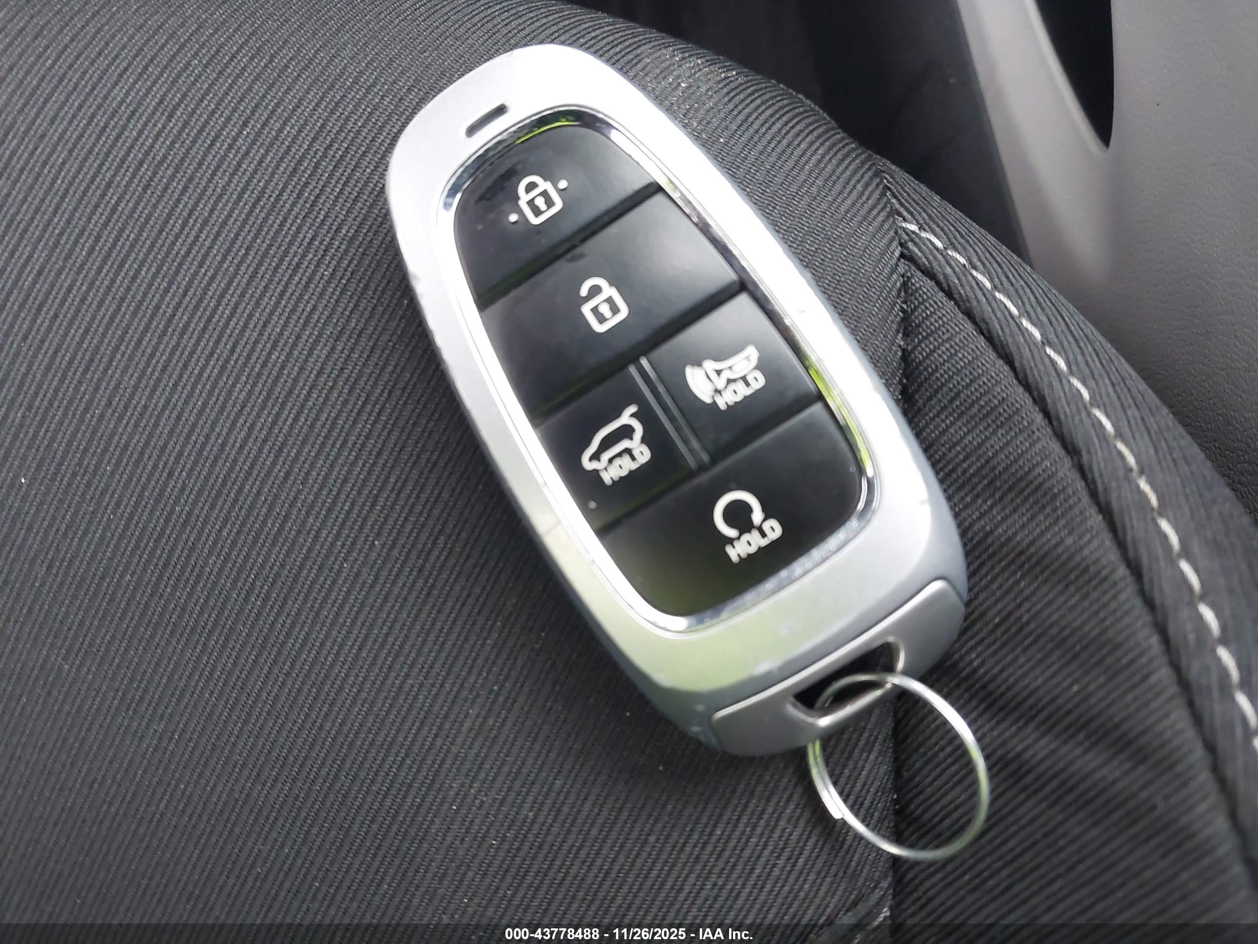 HYUNDAI TUCSON image 11