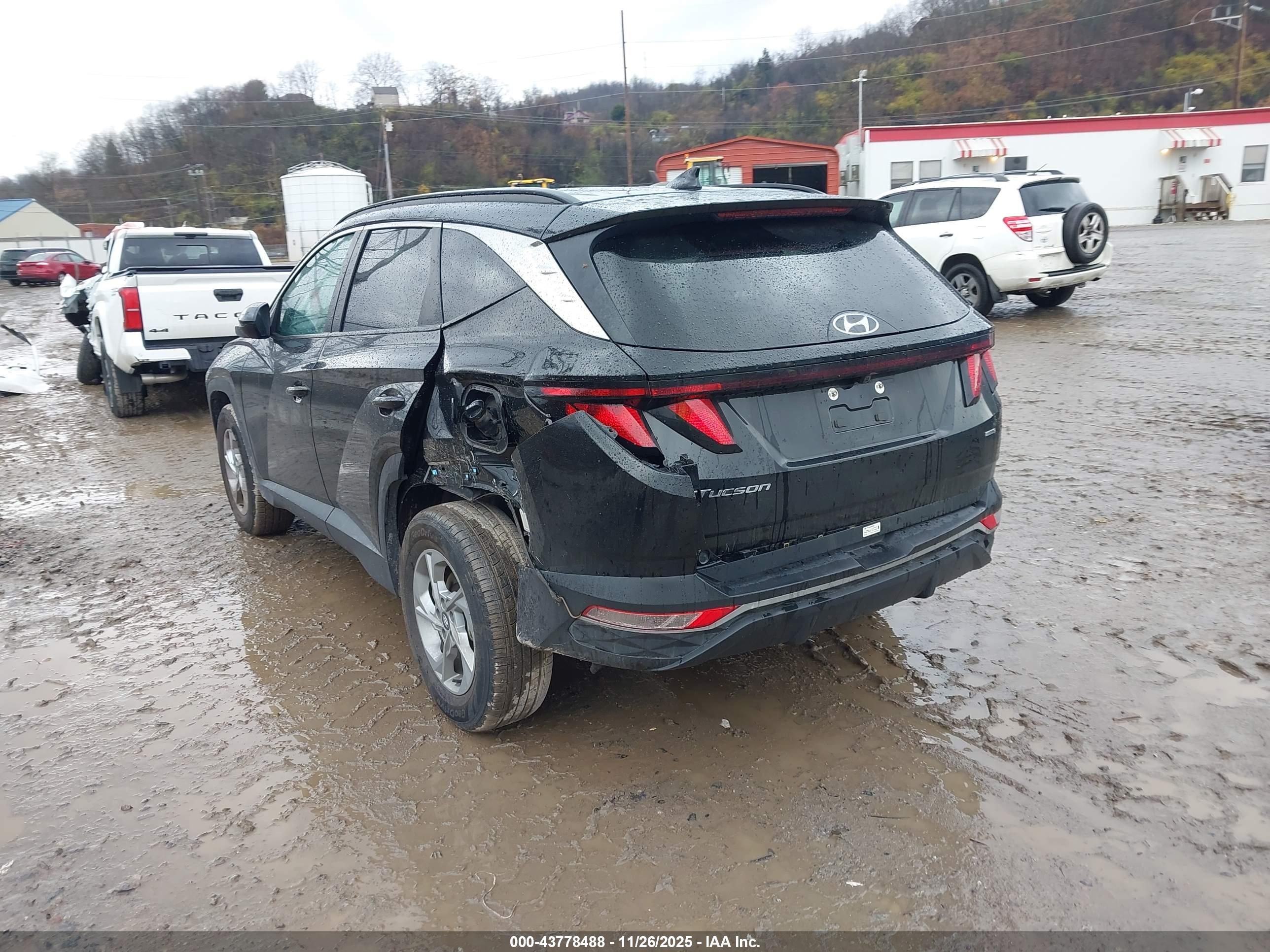 HYUNDAI TUCSON image 3