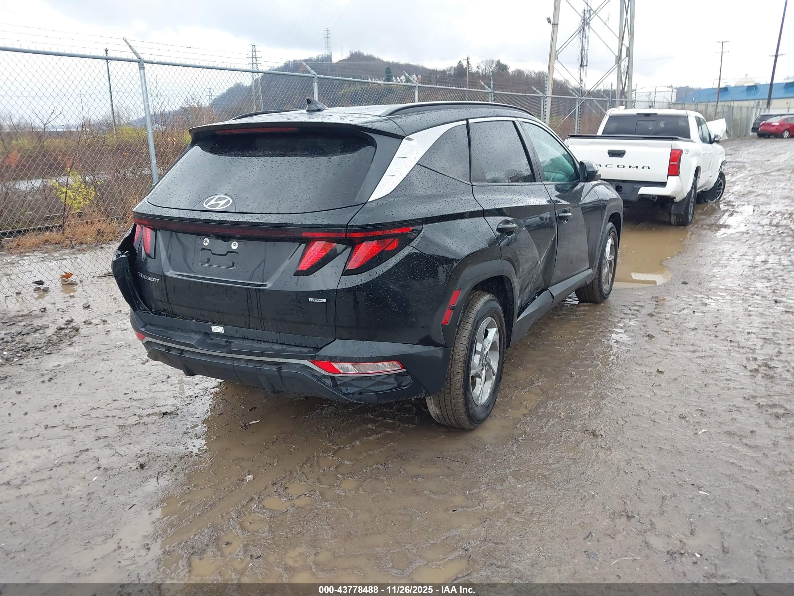 HYUNDAI TUCSON image 4