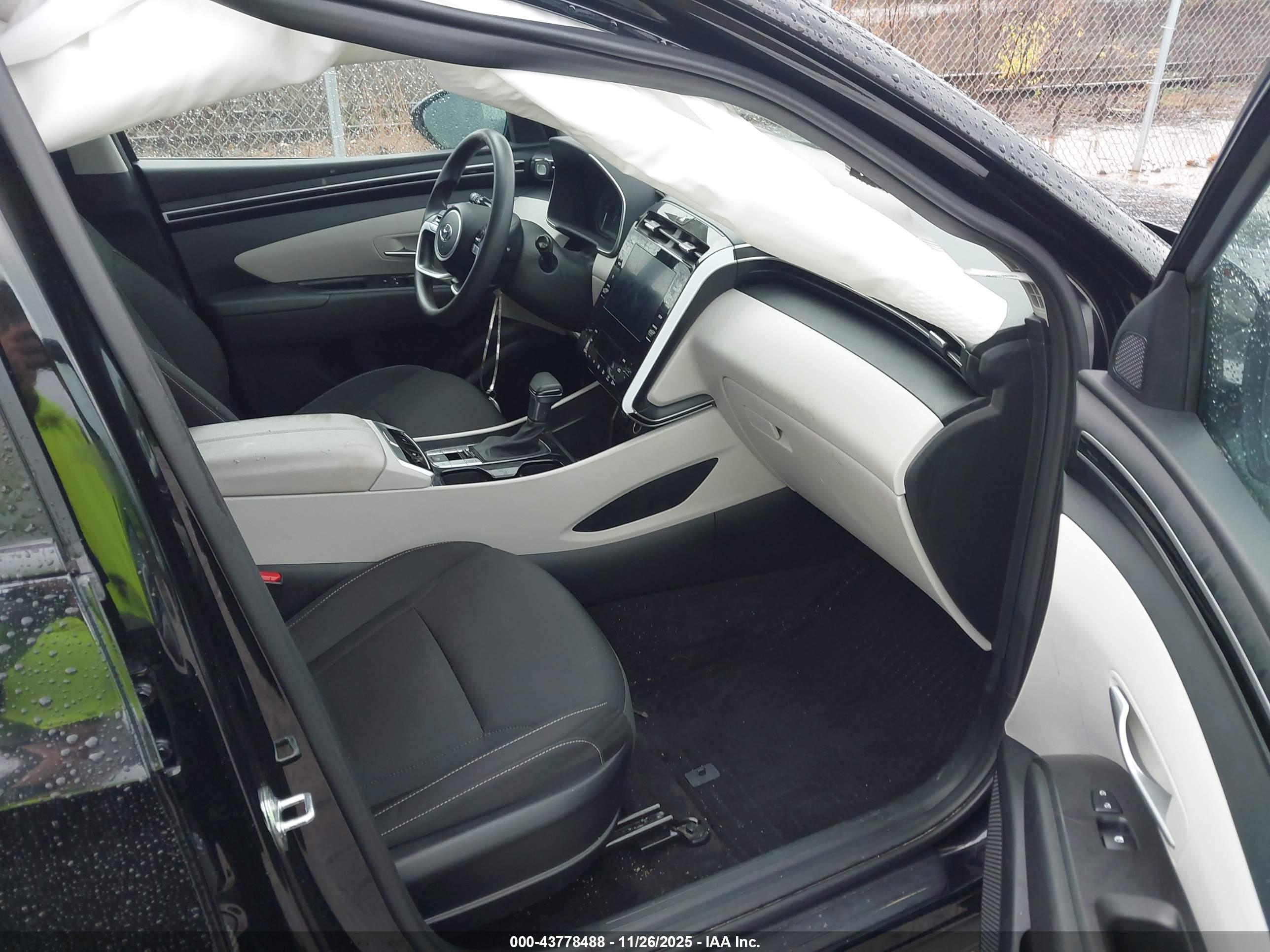 HYUNDAI TUCSON image 5