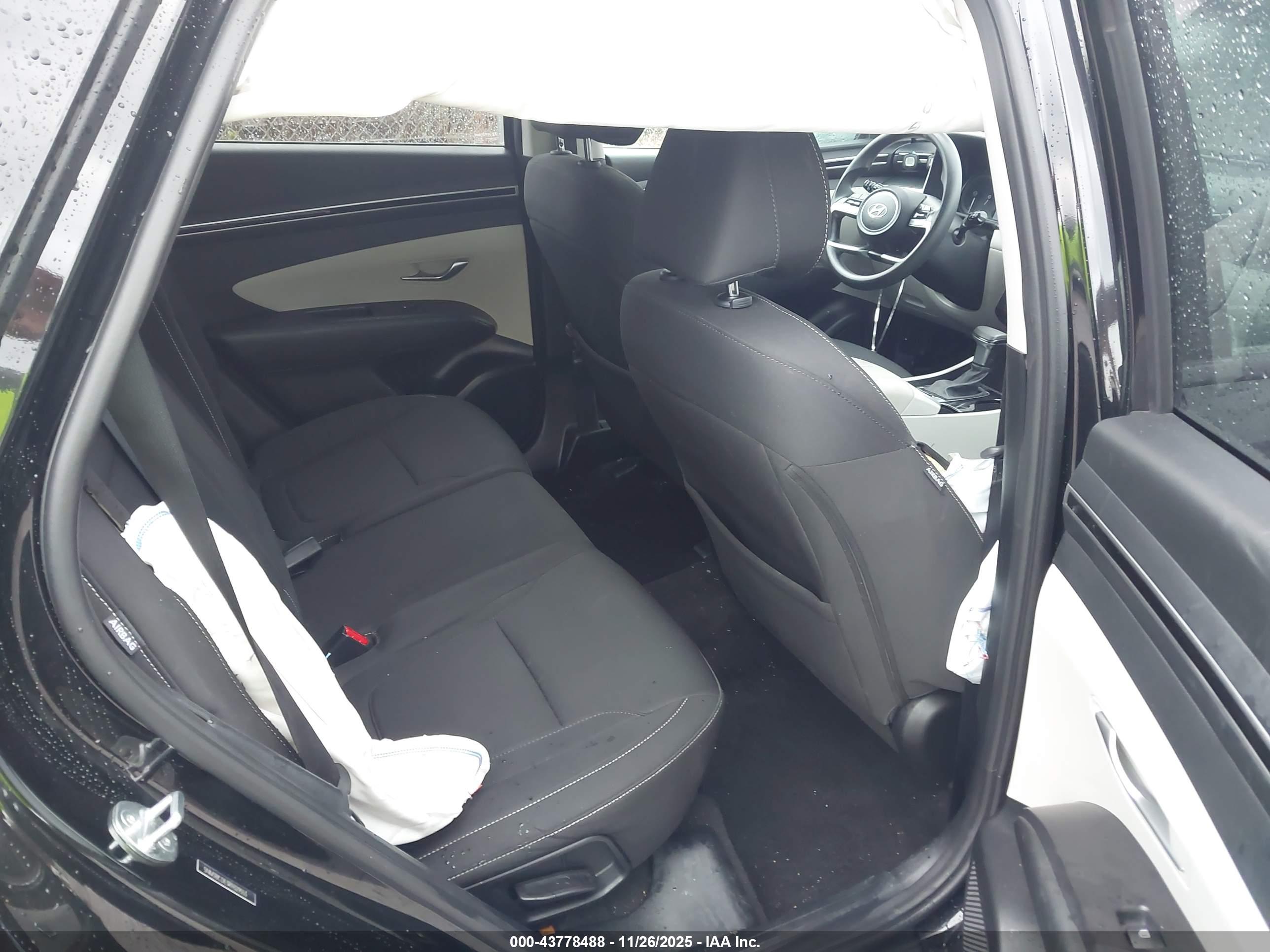 HYUNDAI TUCSON image 8