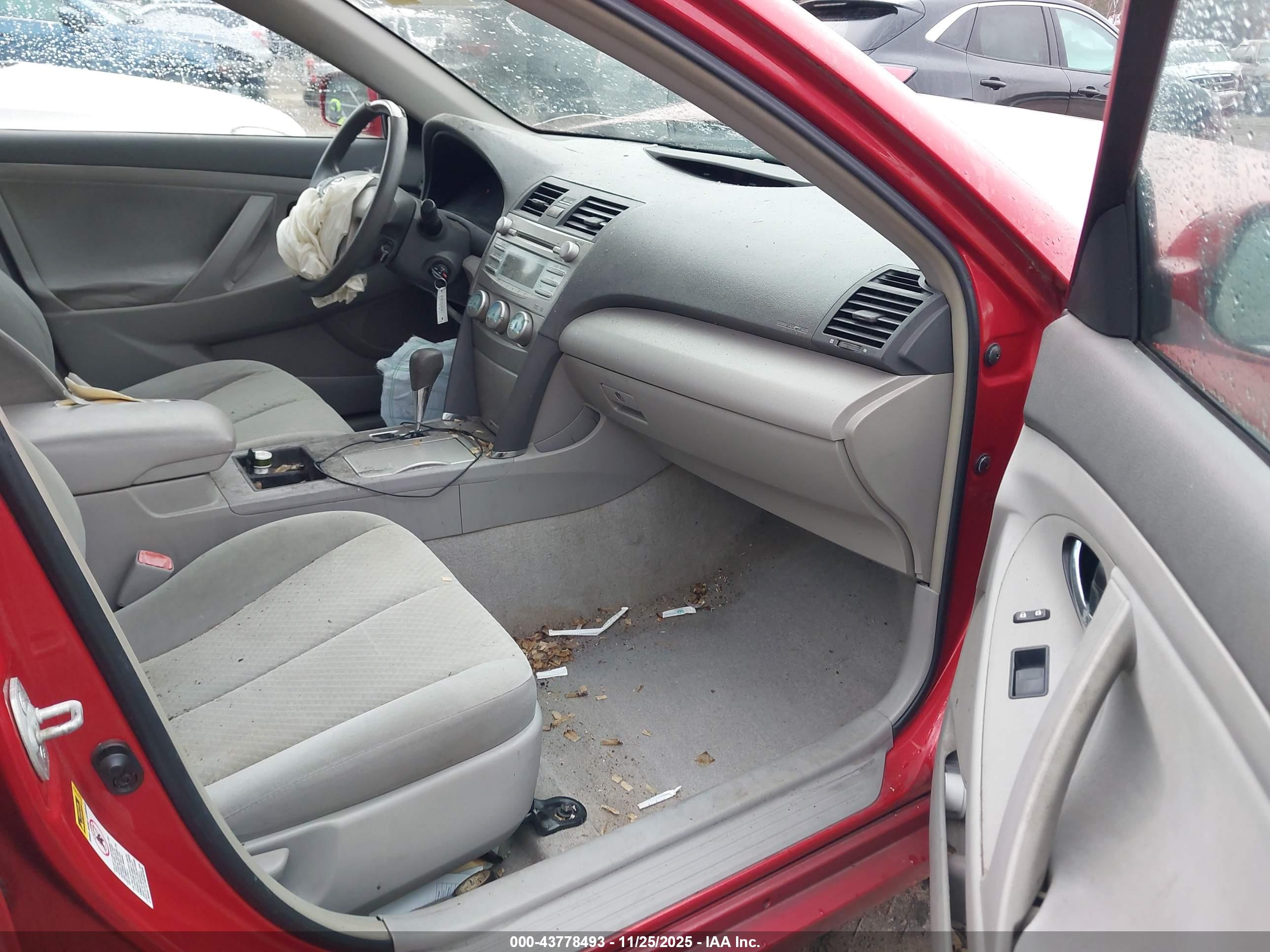 TOYOTA CAMRY image 5