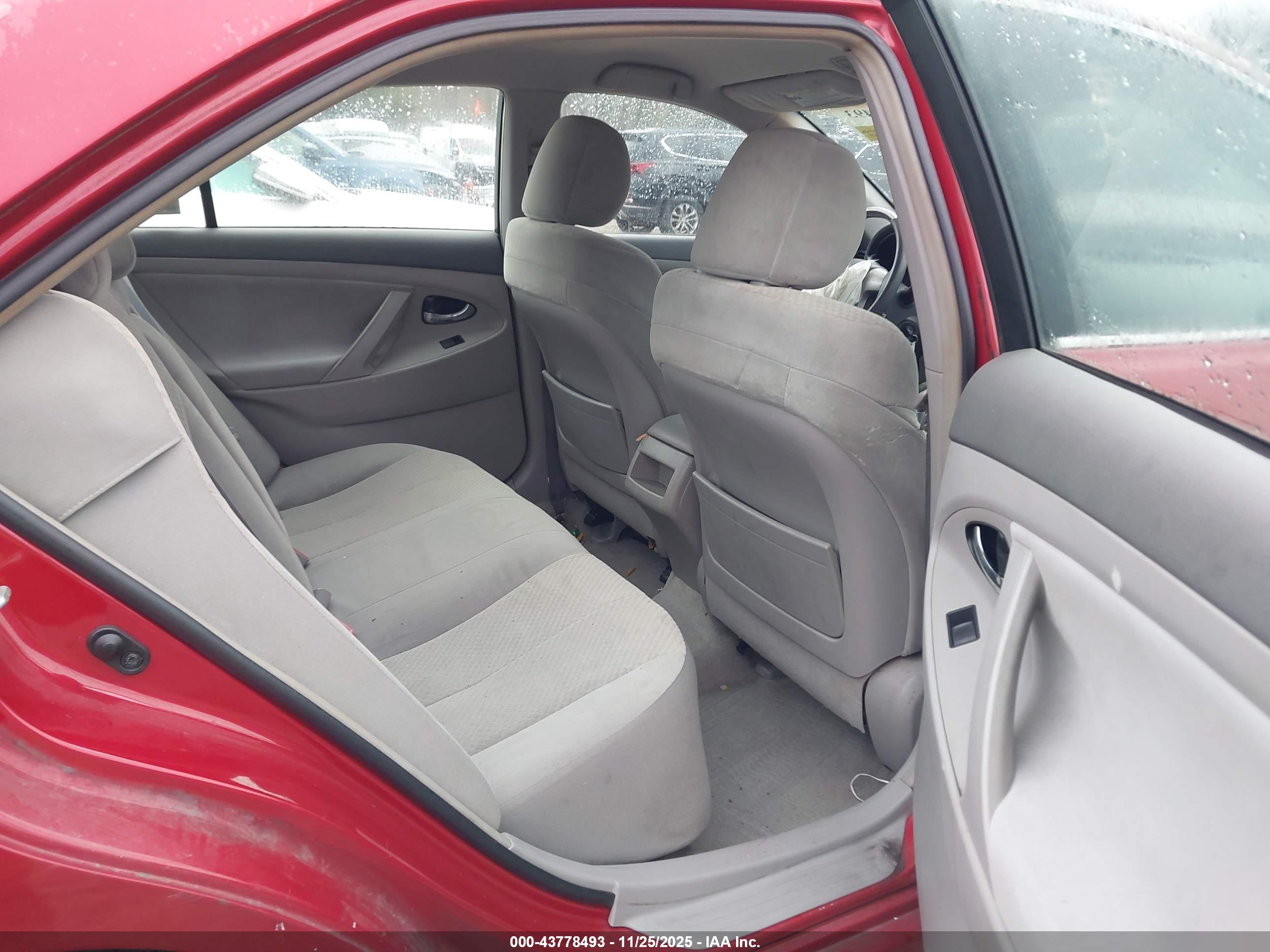 TOYOTA CAMRY image 8