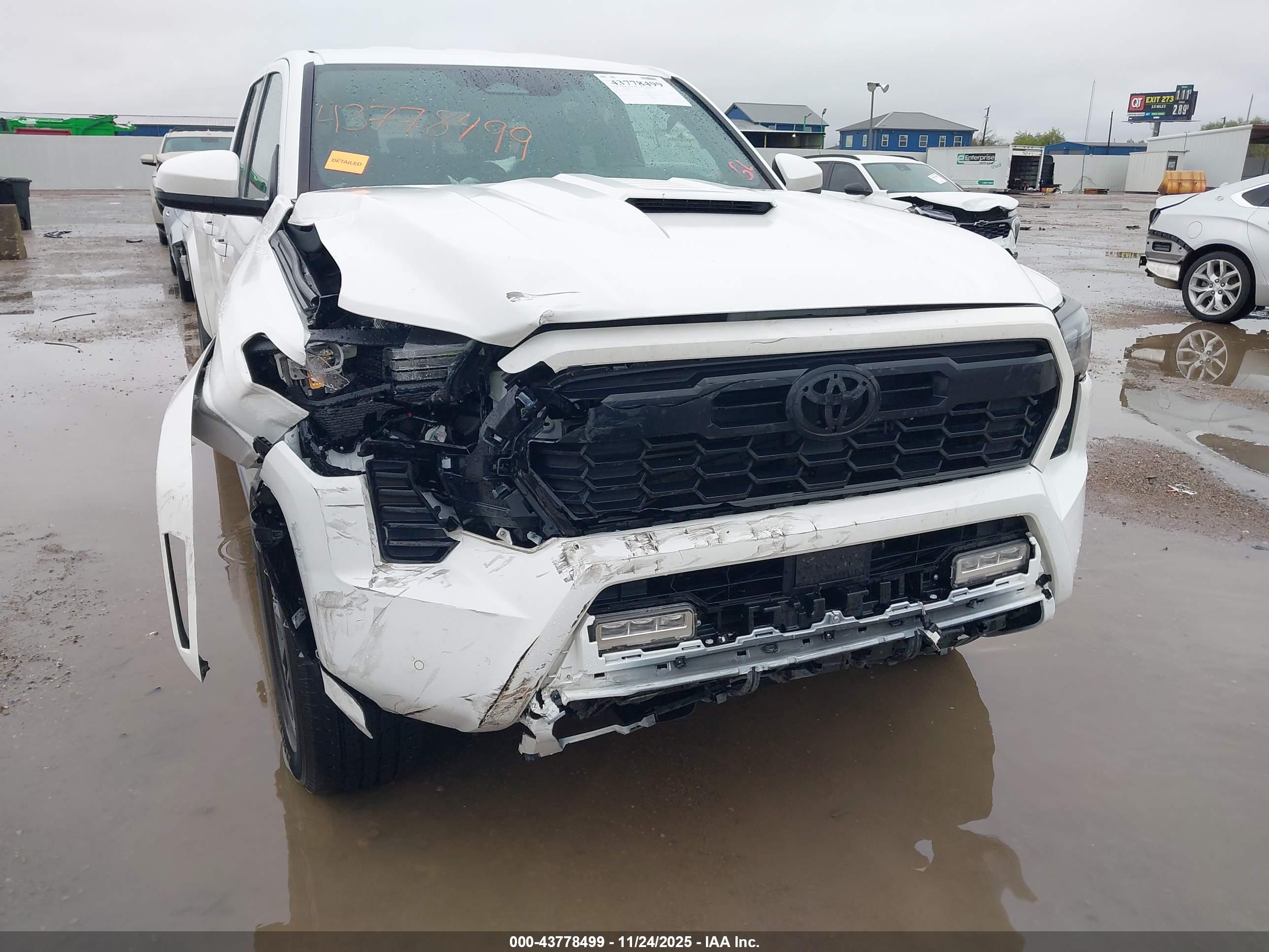 TOYOTA TACOMA image 6