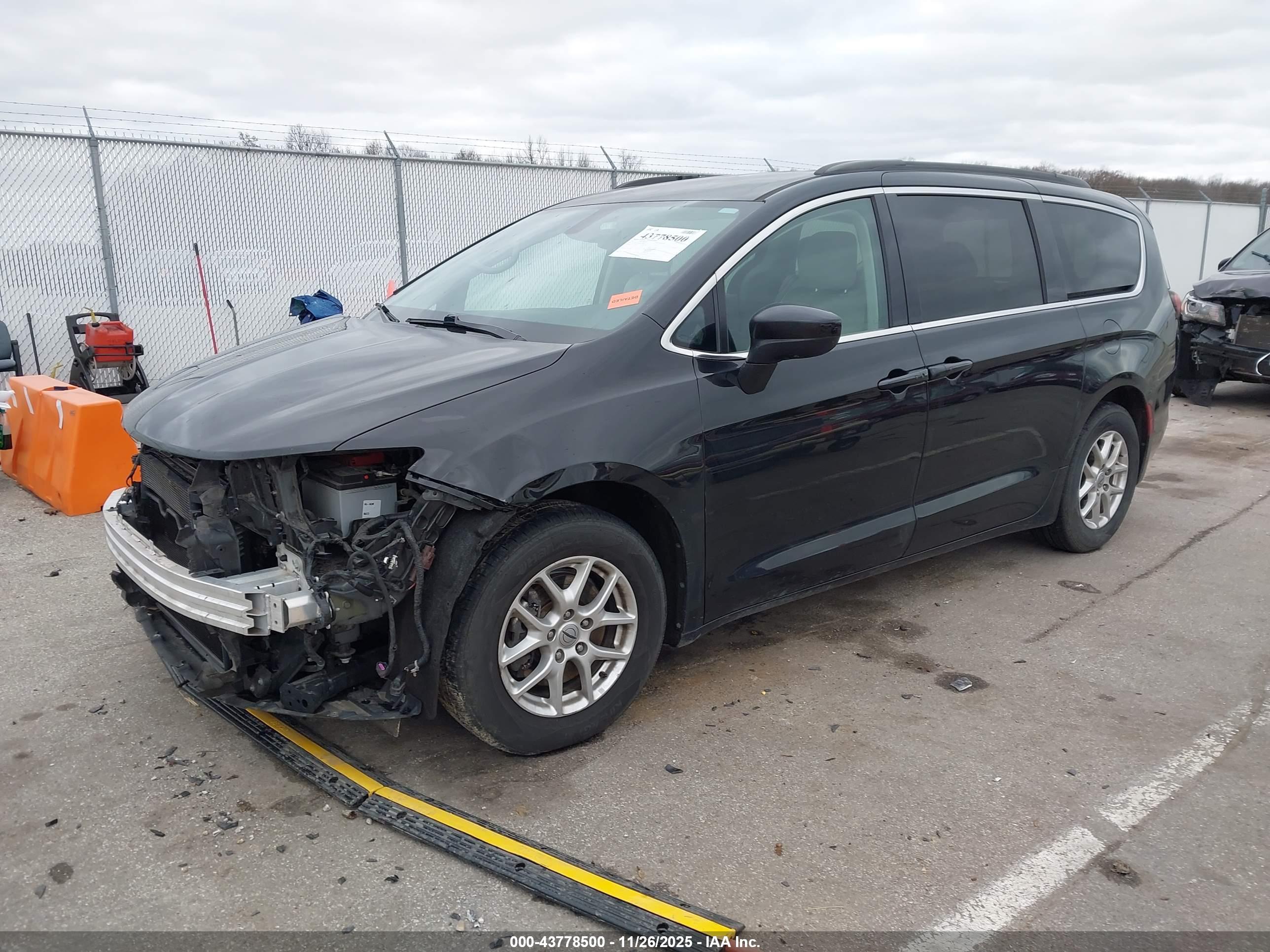 CHRYSLER VOYAGER image 2