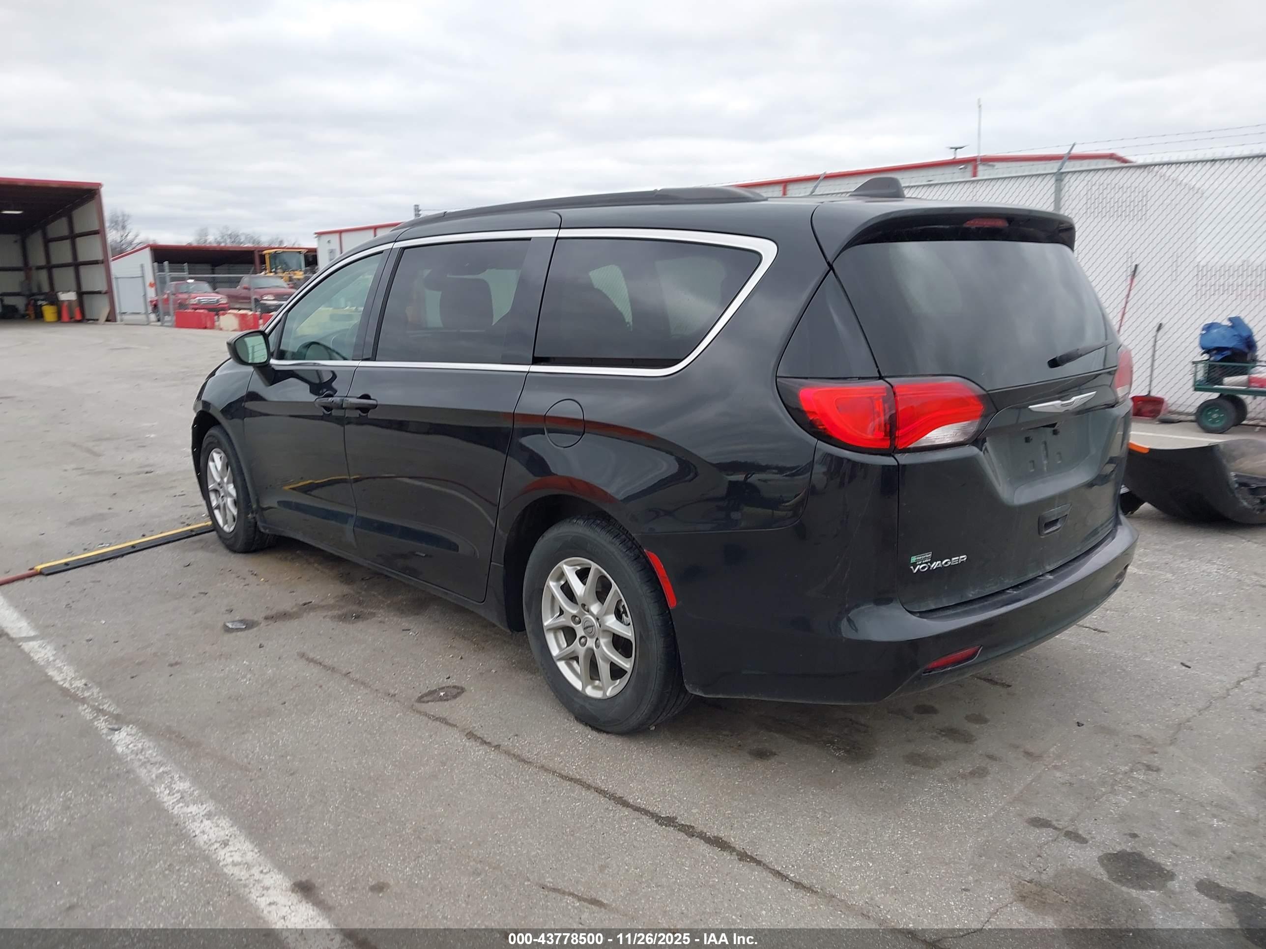 CHRYSLER VOYAGER image 3