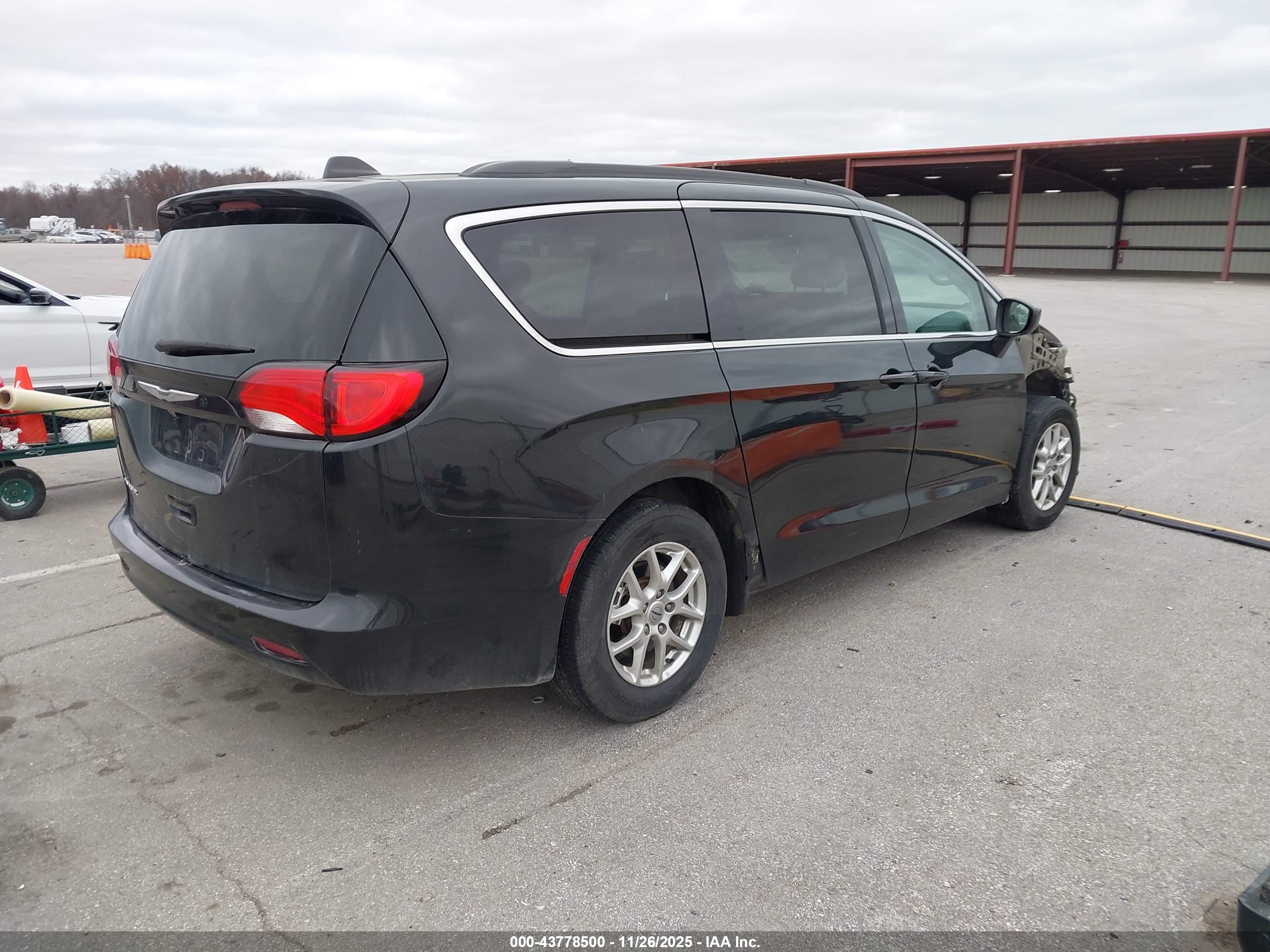 CHRYSLER VOYAGER image 4