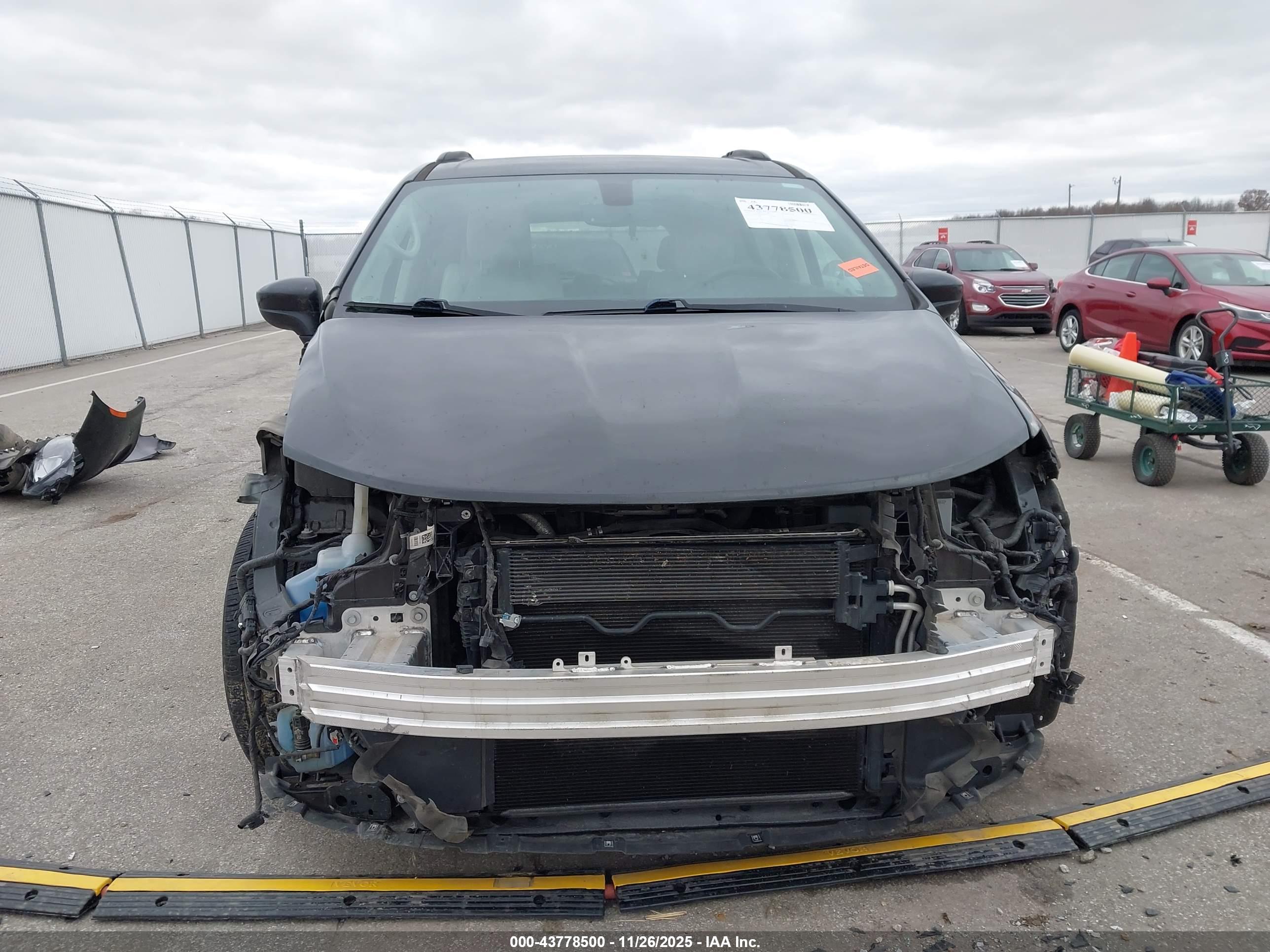 CHRYSLER VOYAGER image 6