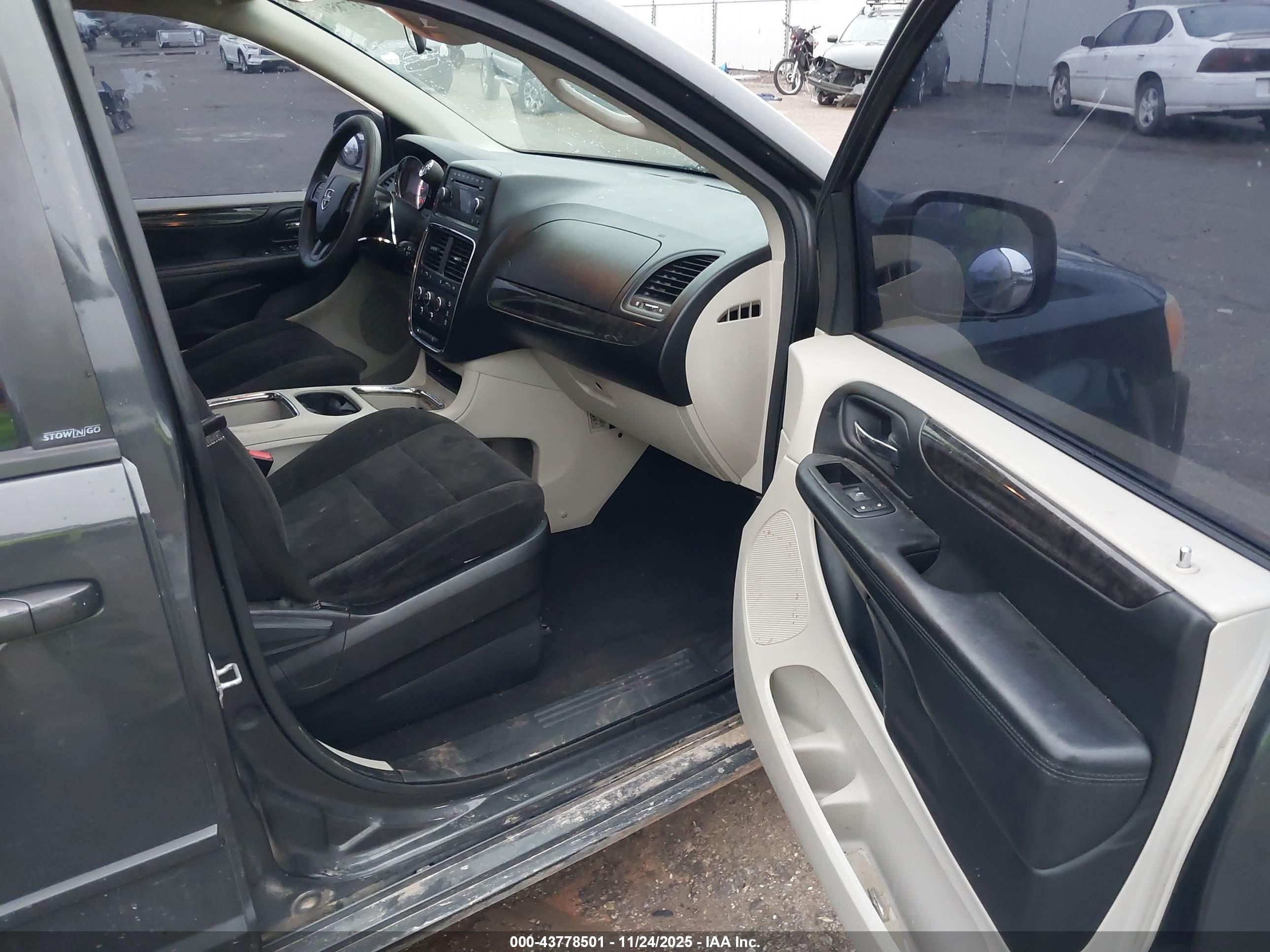 DODGE GRAND image 5