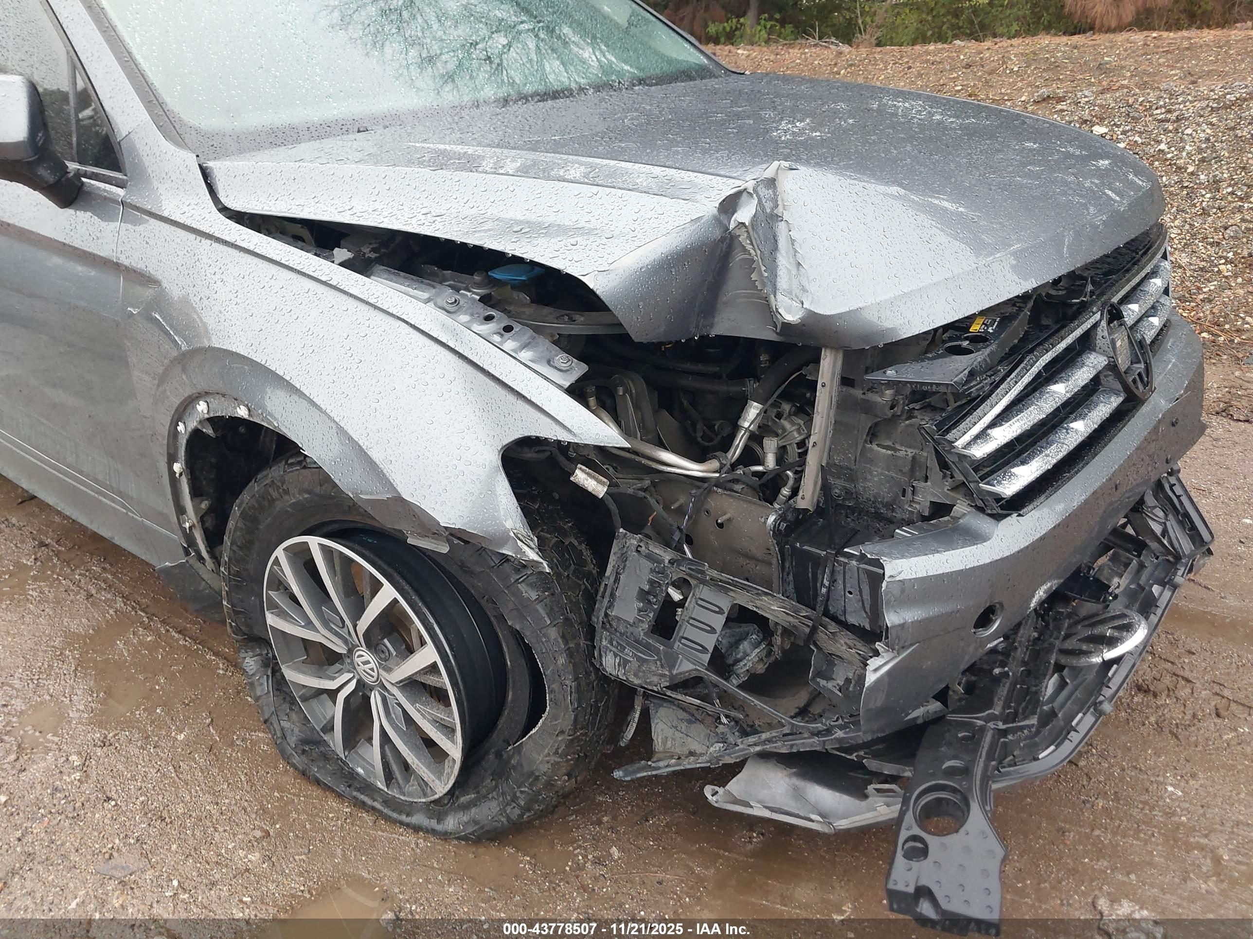 VOLKSWAGEN TIGUAN image 6