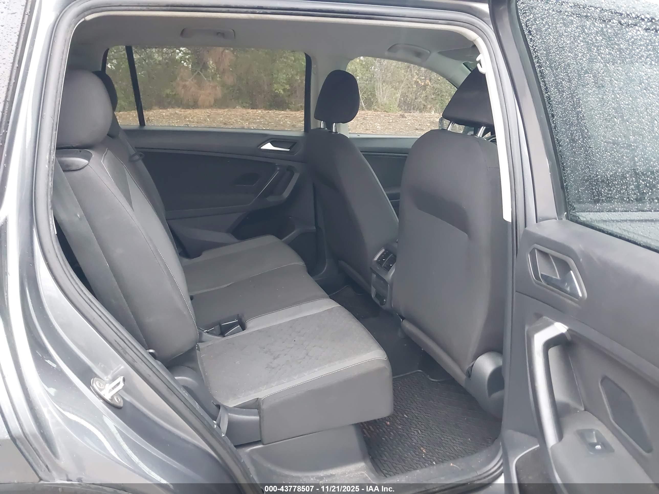 VOLKSWAGEN TIGUAN image 8