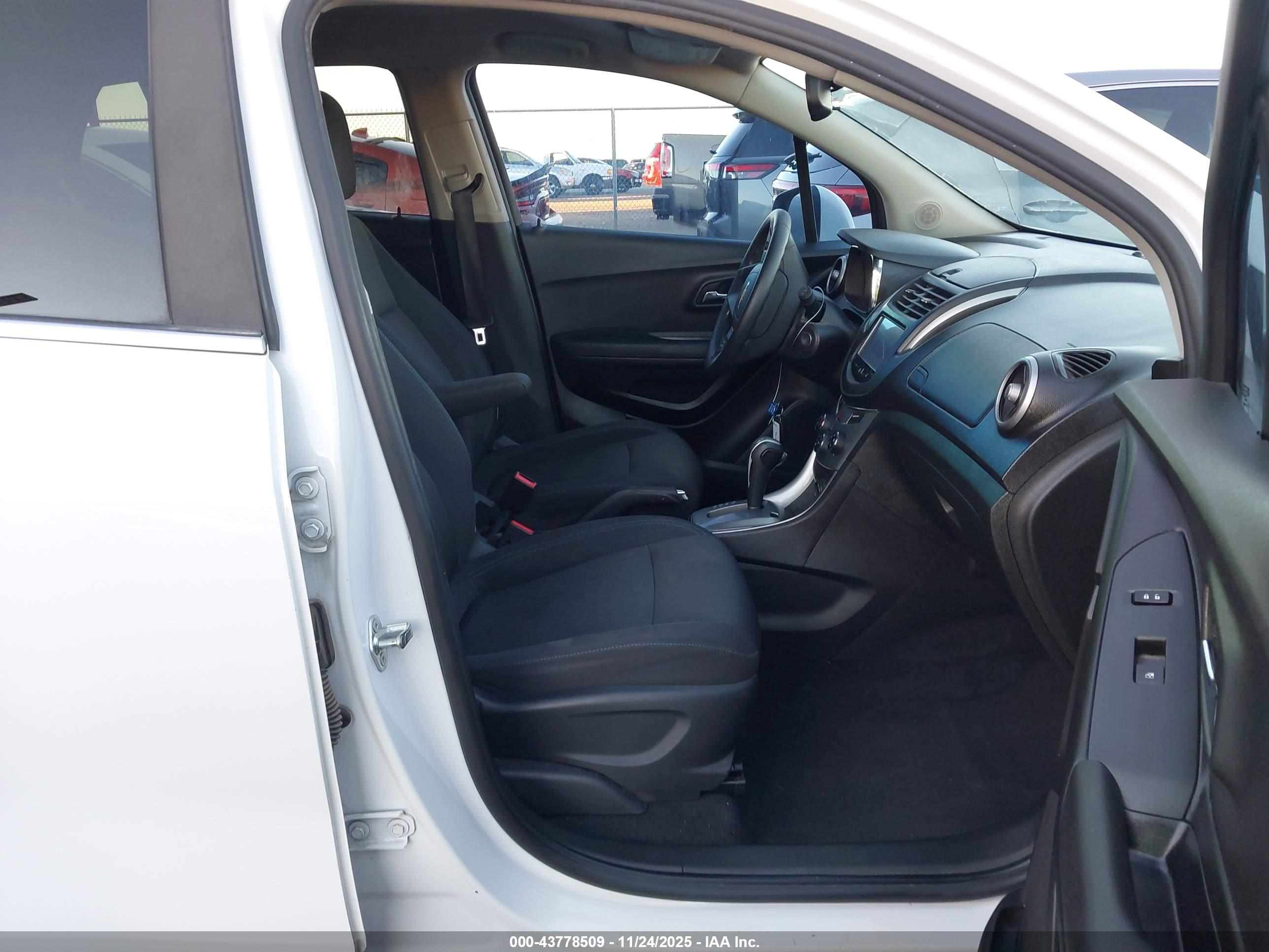 CHEVROLET TRAX image 5
