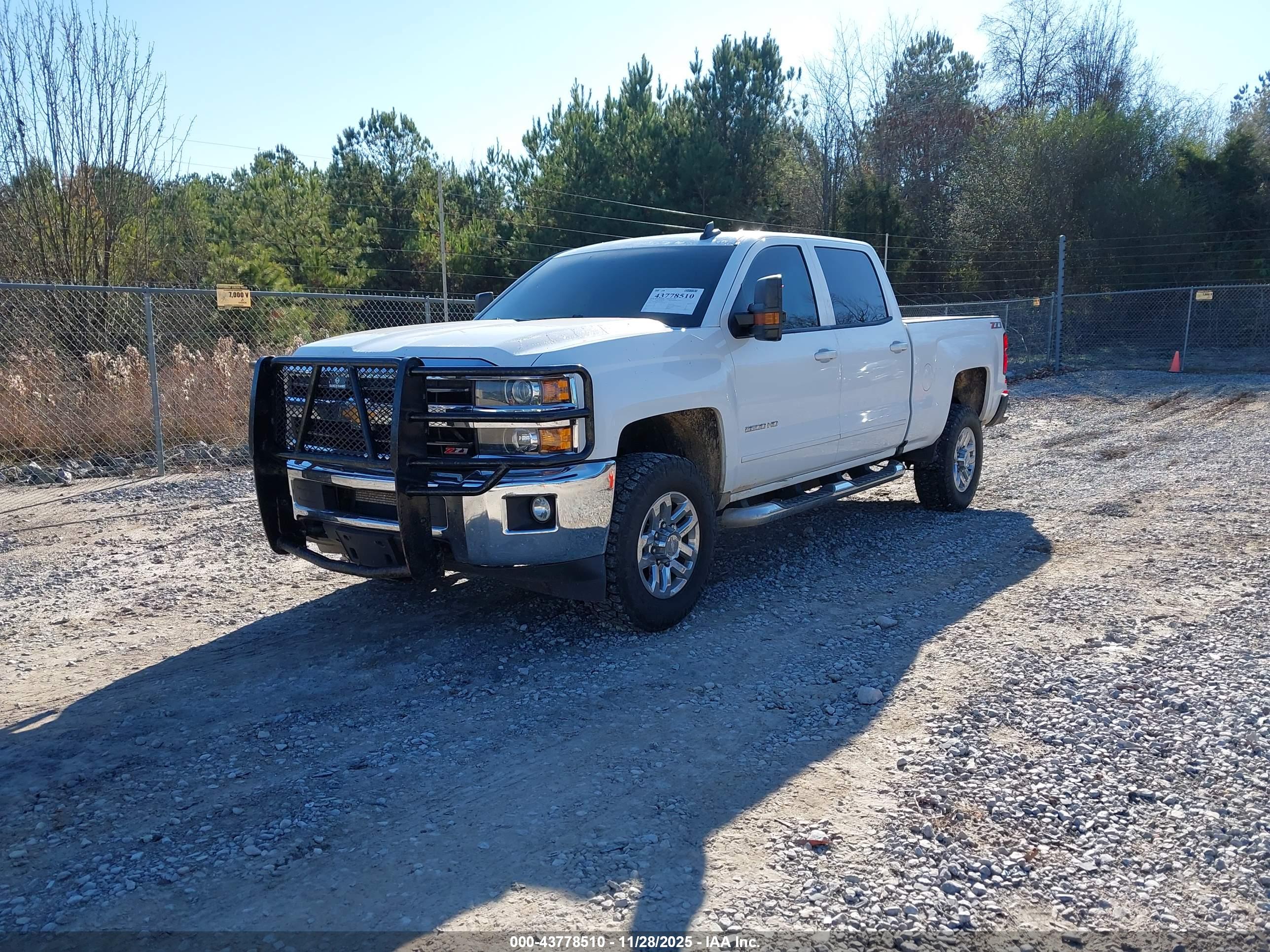 CHEVROLET SILVERADO image 2