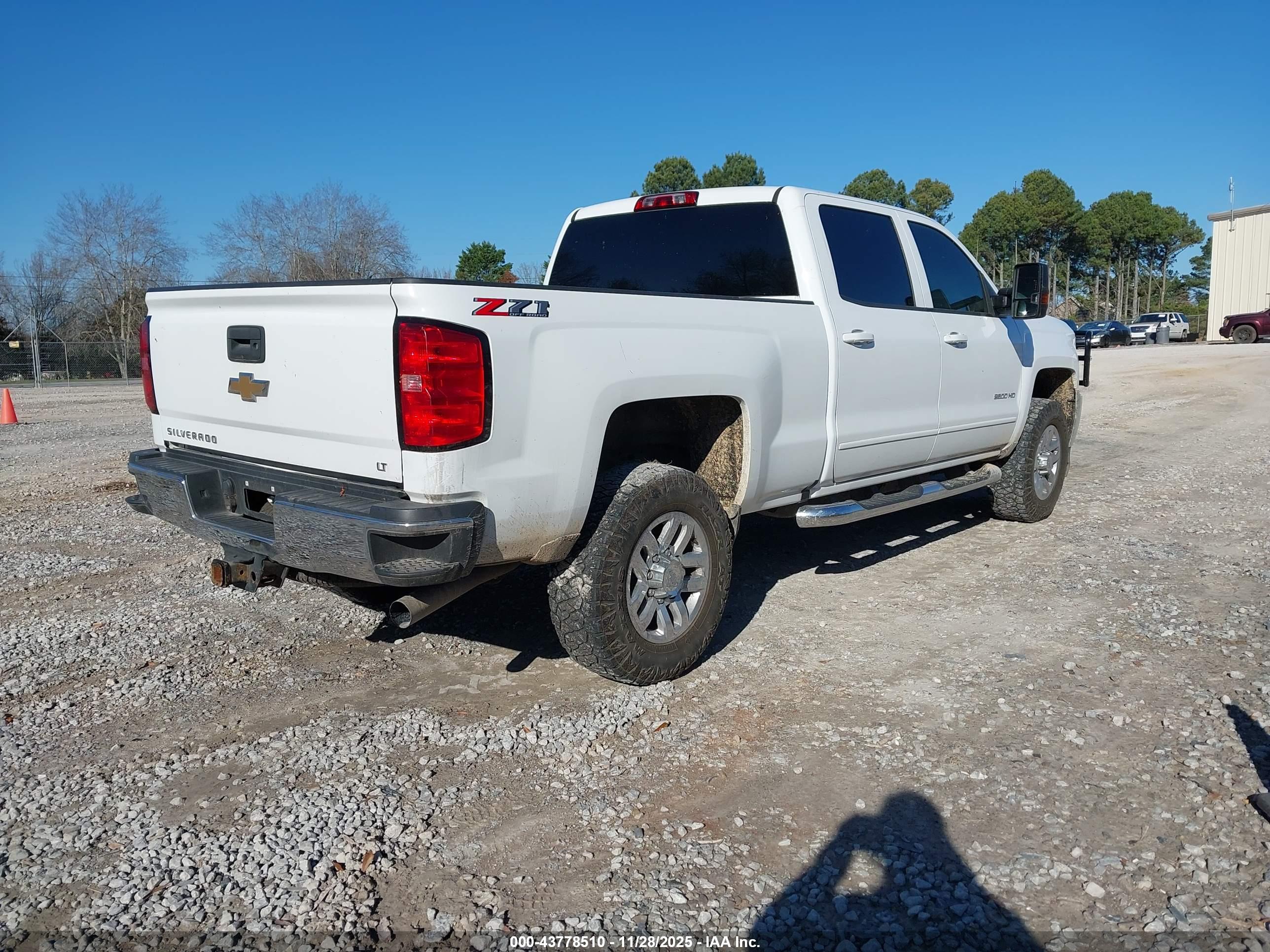 CHEVROLET SILVERADO image 4