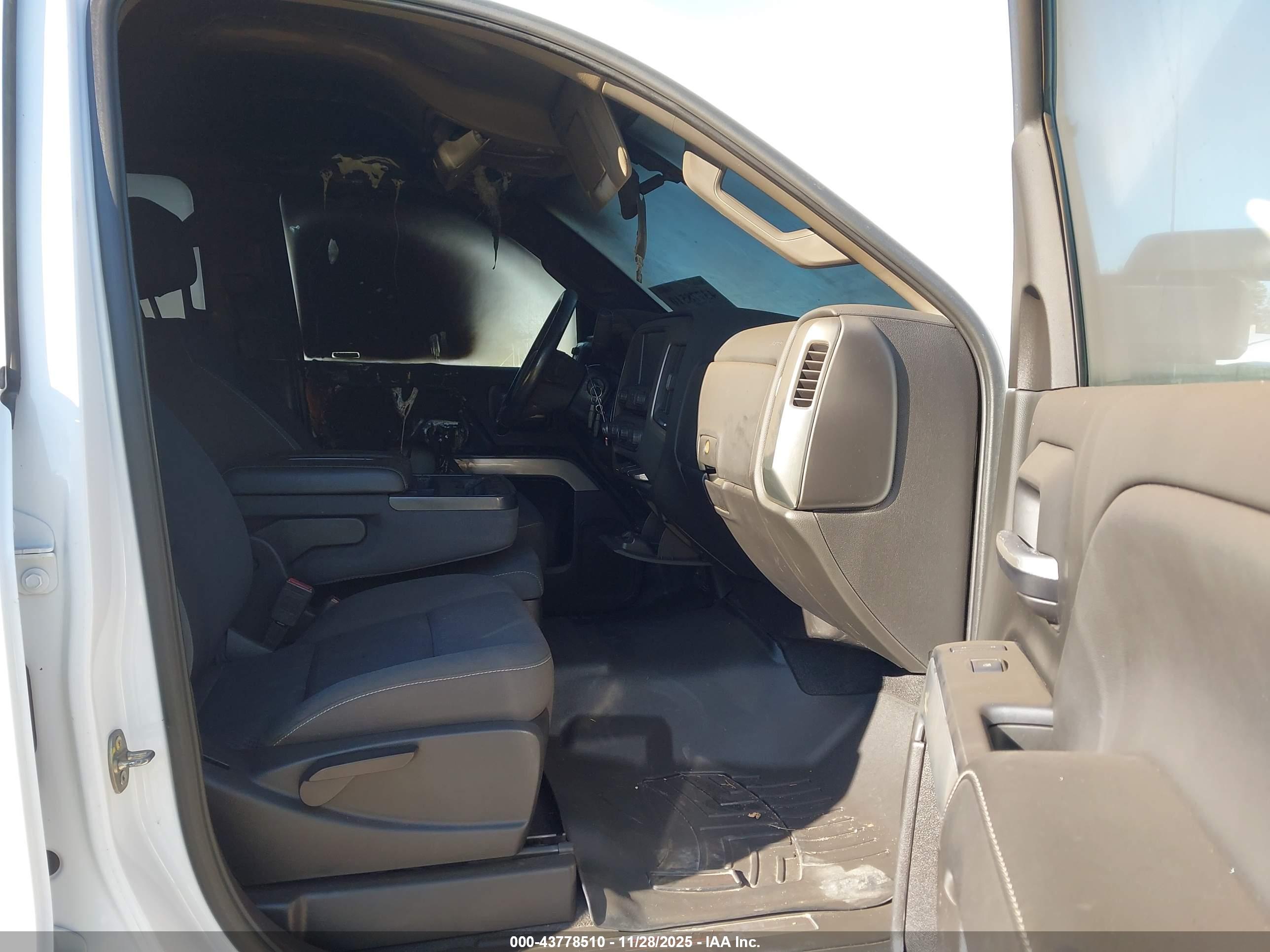 CHEVROLET SILVERADO image 5