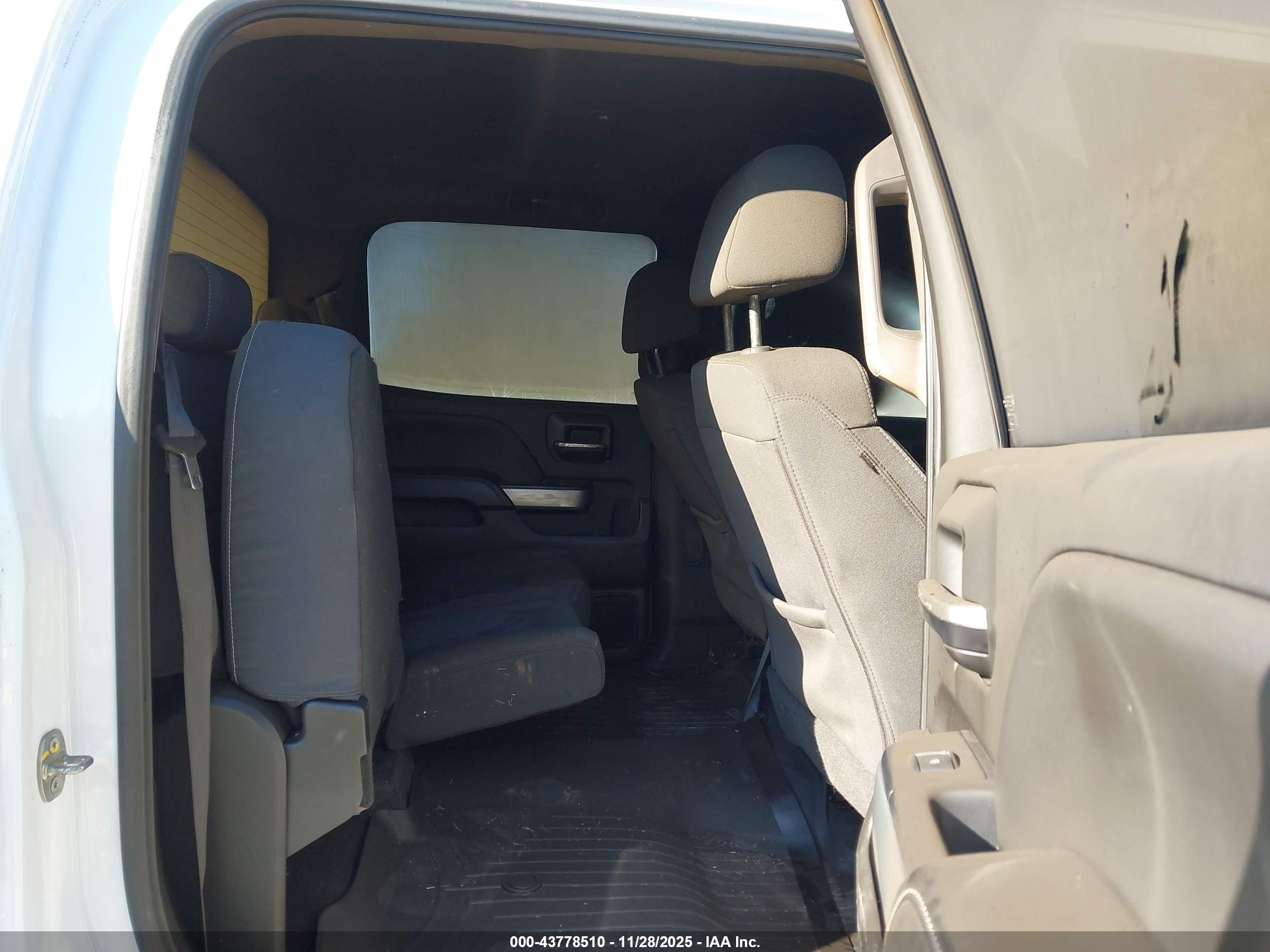 CHEVROLET SILVERADO image 8