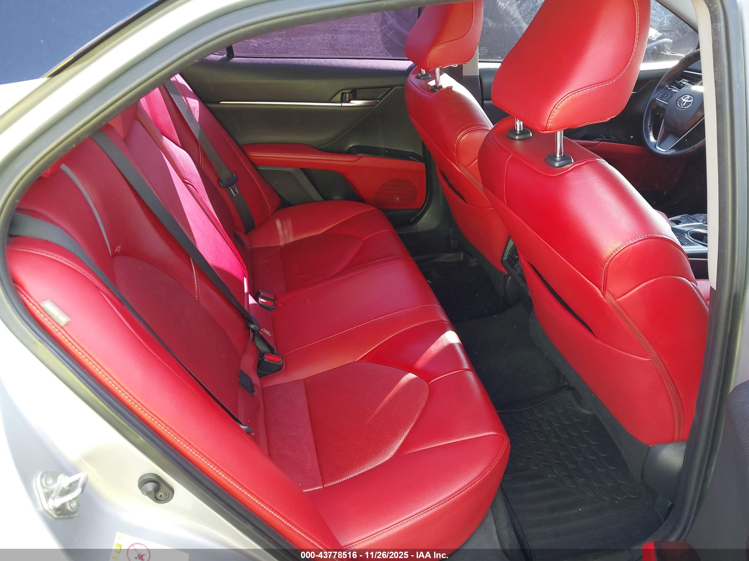 TOYOTA CAMRY image 8