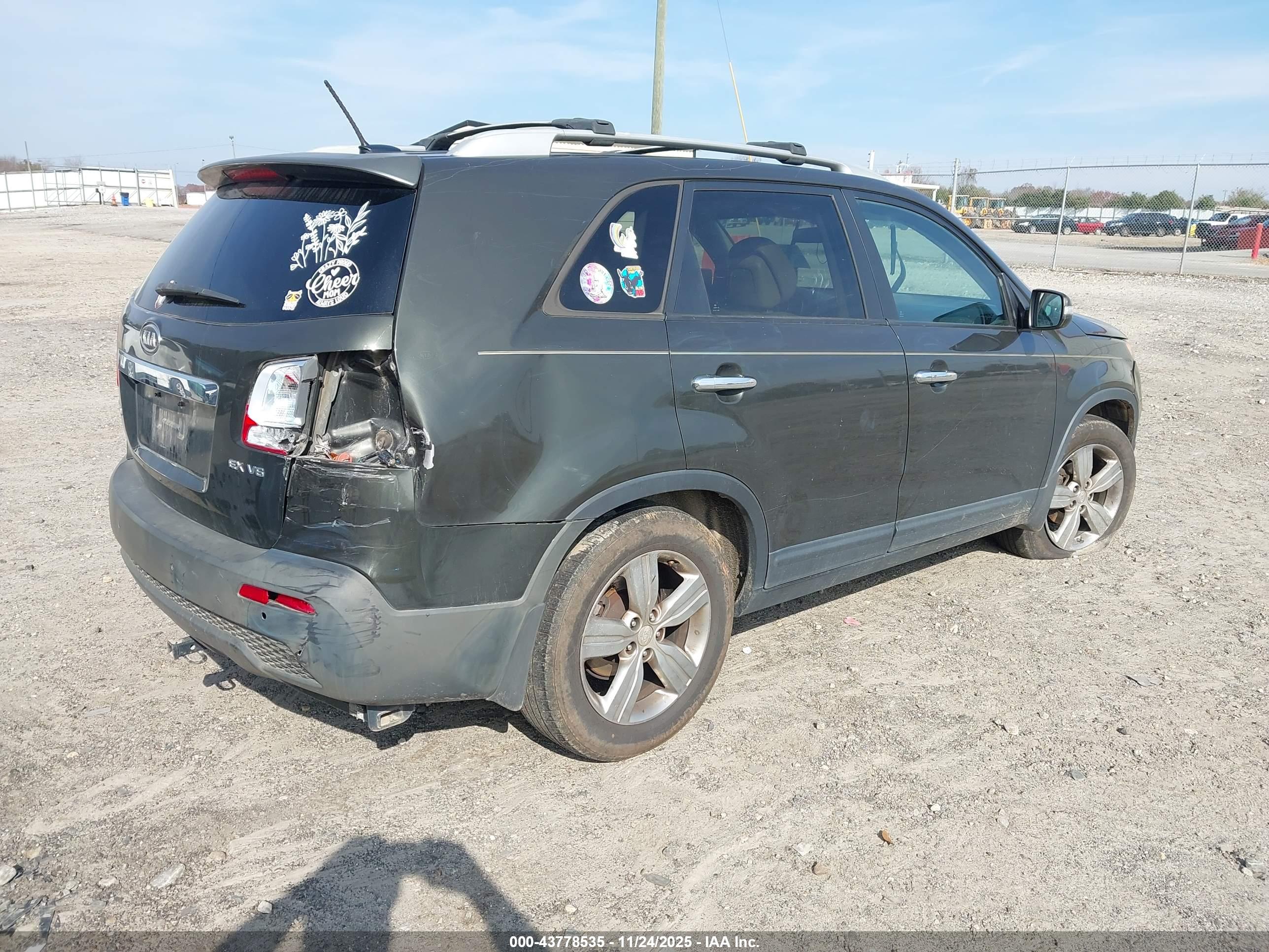 KIA SORENTO image 4