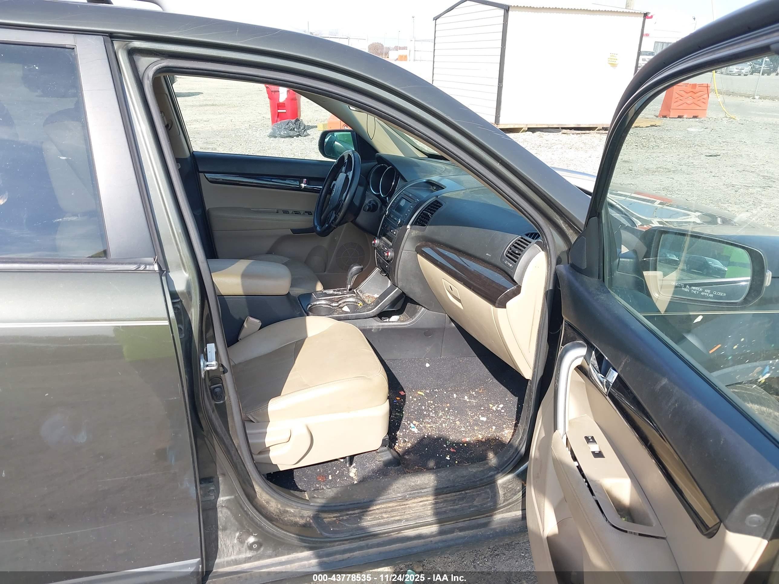 KIA SORENTO image 5