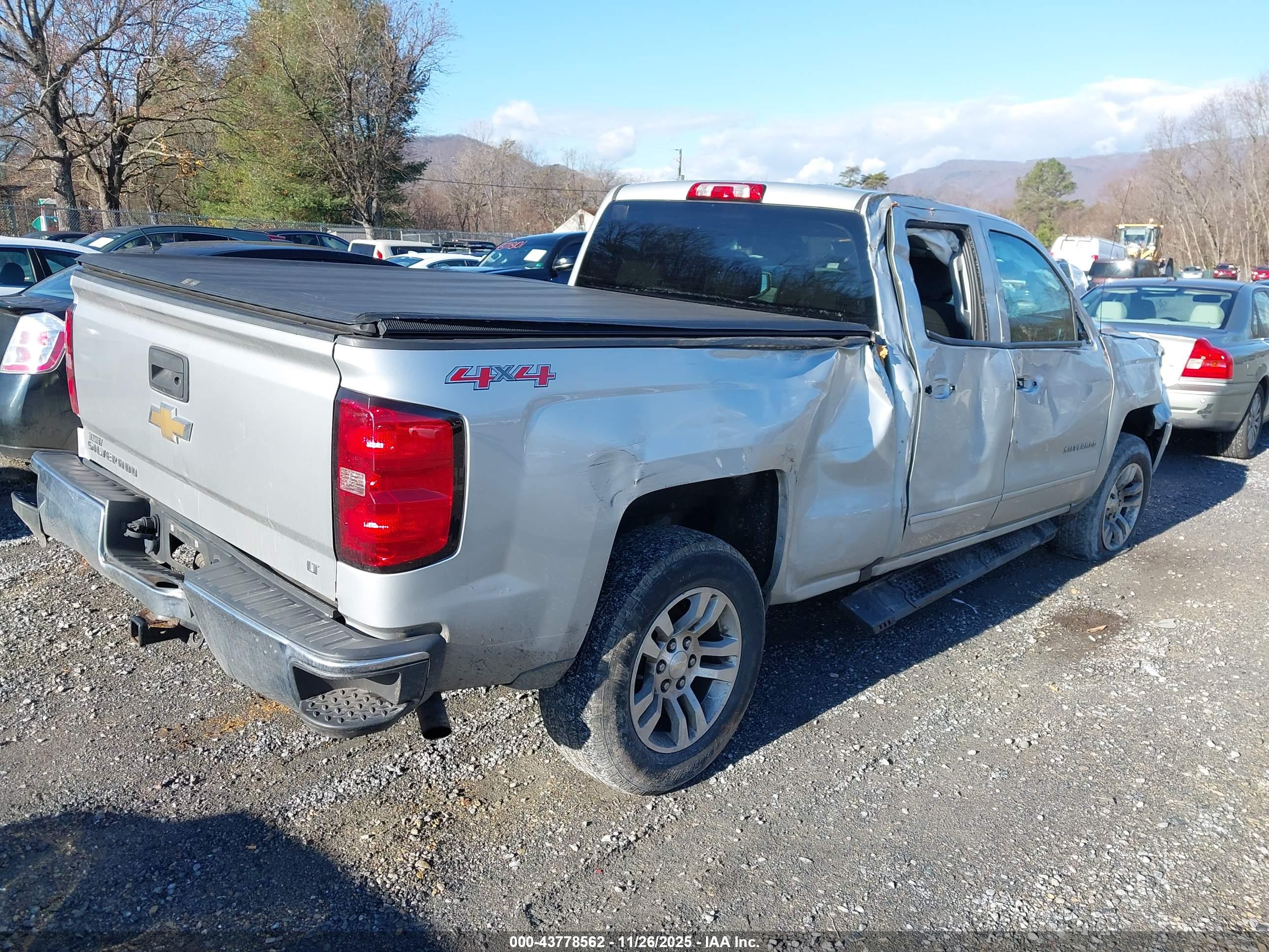 CHEVROLET SILVERADO image 4