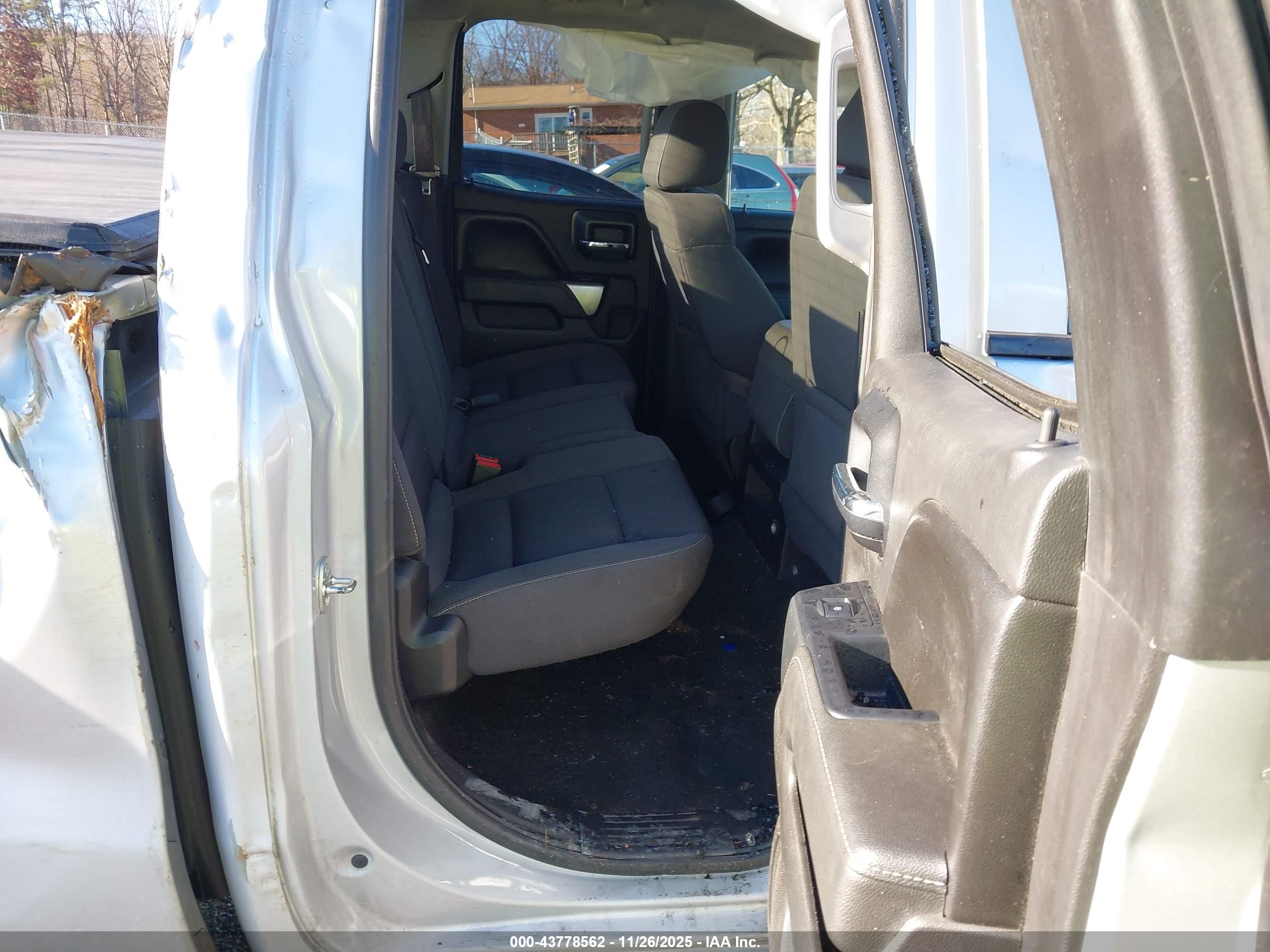 CHEVROLET SILVERADO image 8