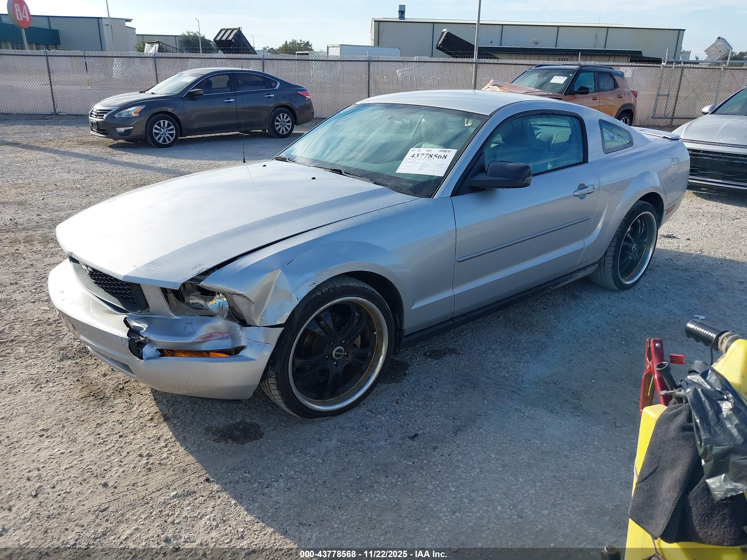 FORD MUSTANG image 2