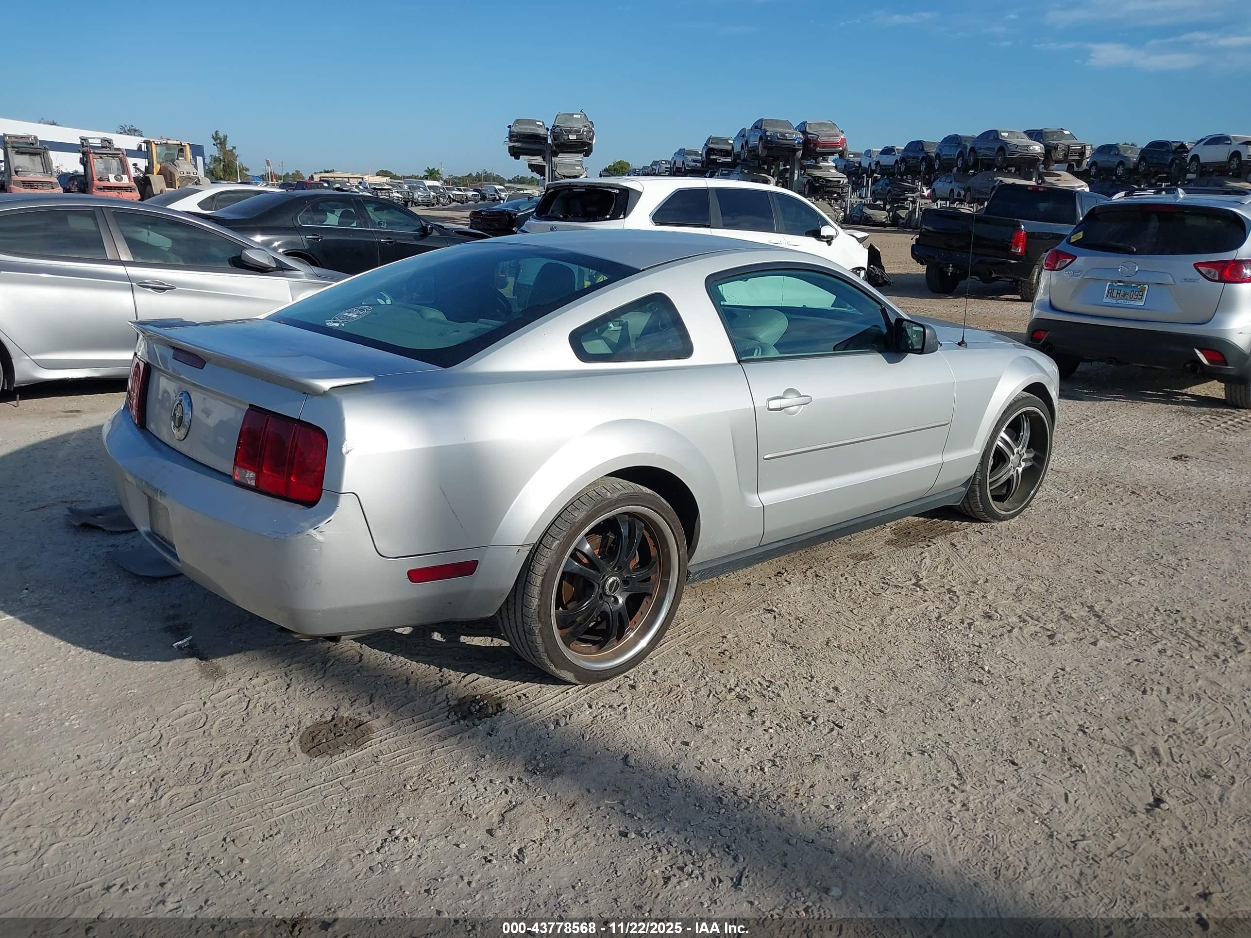 FORD MUSTANG image 4