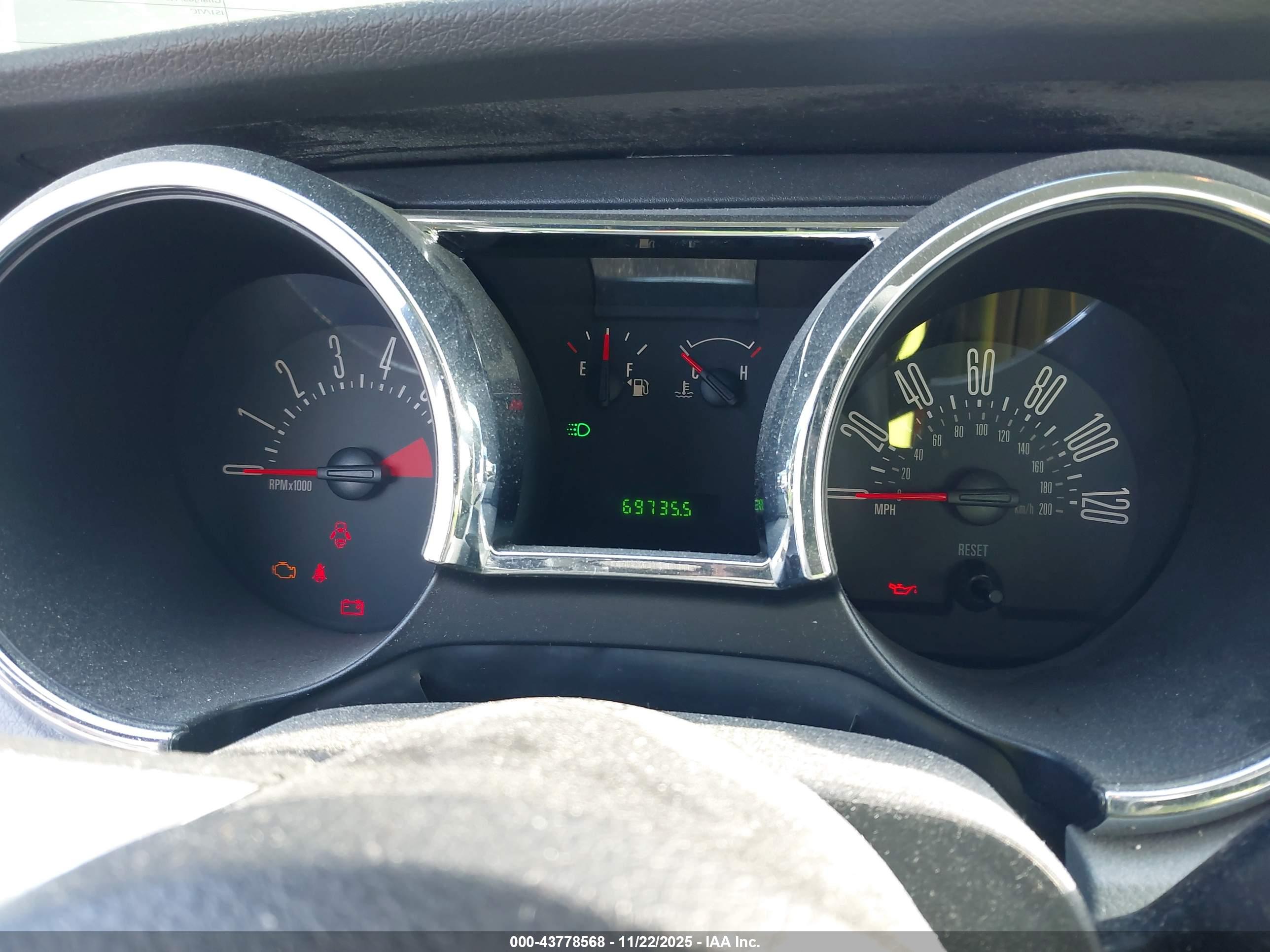 FORD MUSTANG image 7