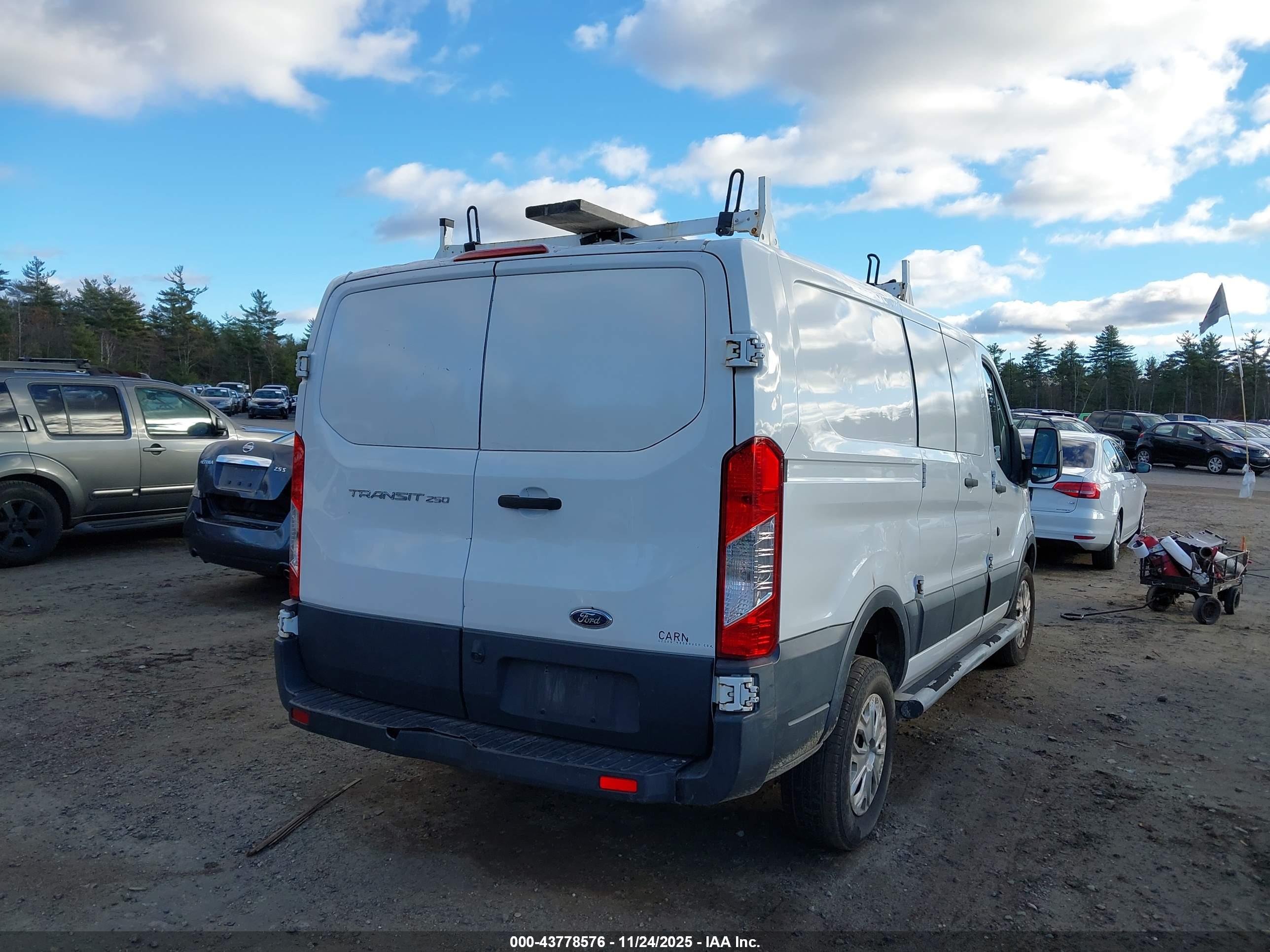 FORD TRANSIT-250 image 4