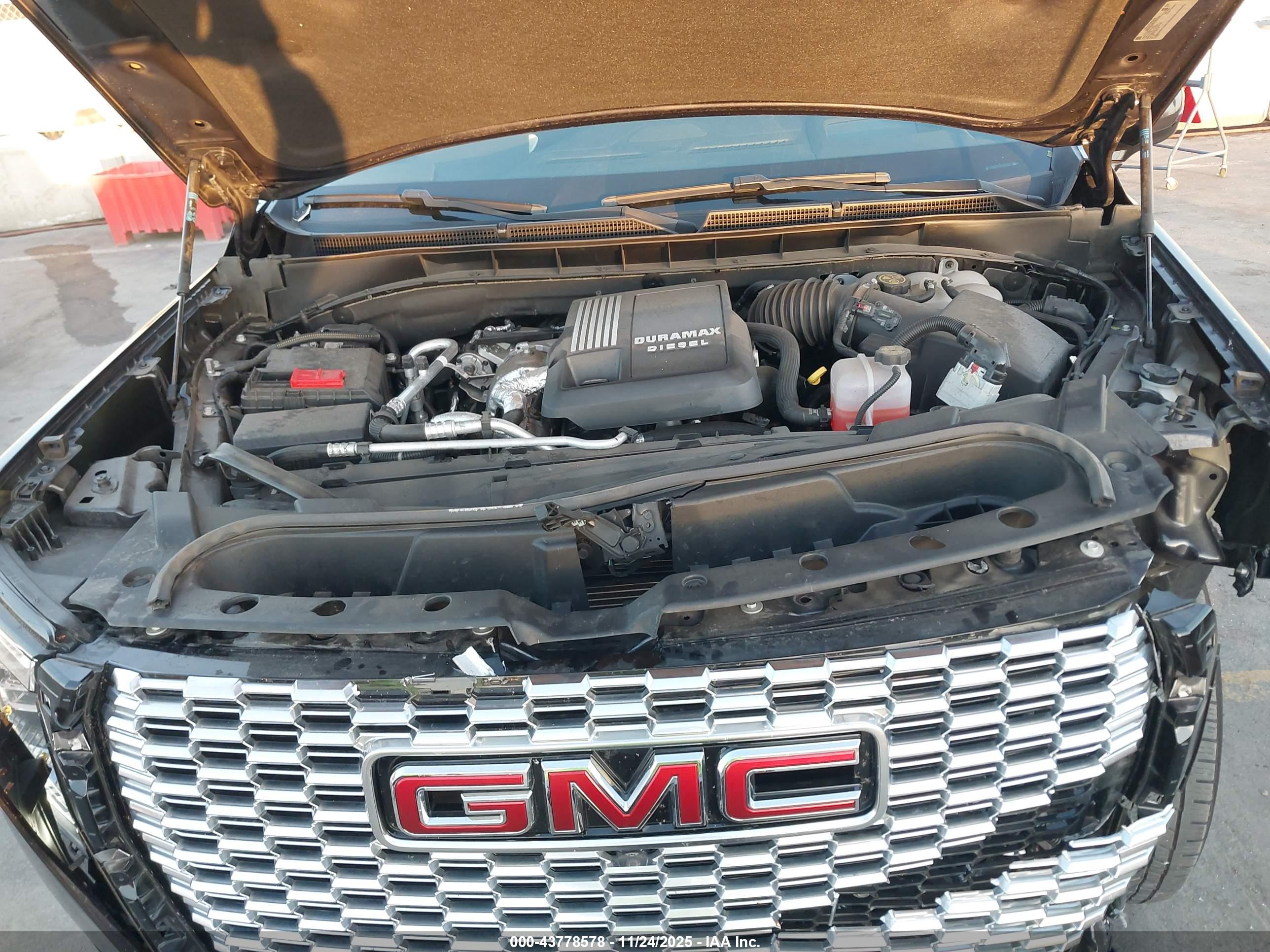 GMC YUKON image 10