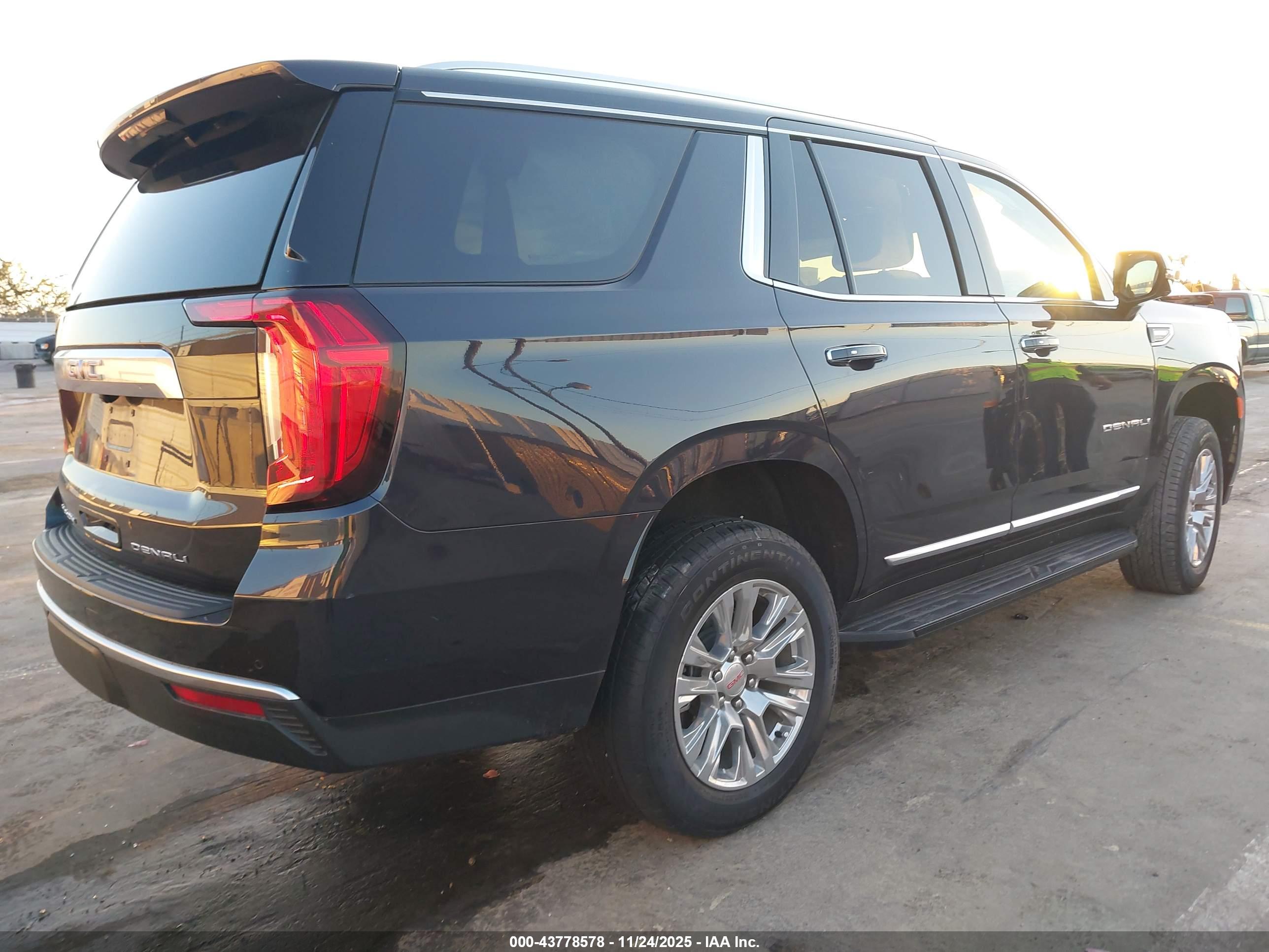 GMC YUKON image 4