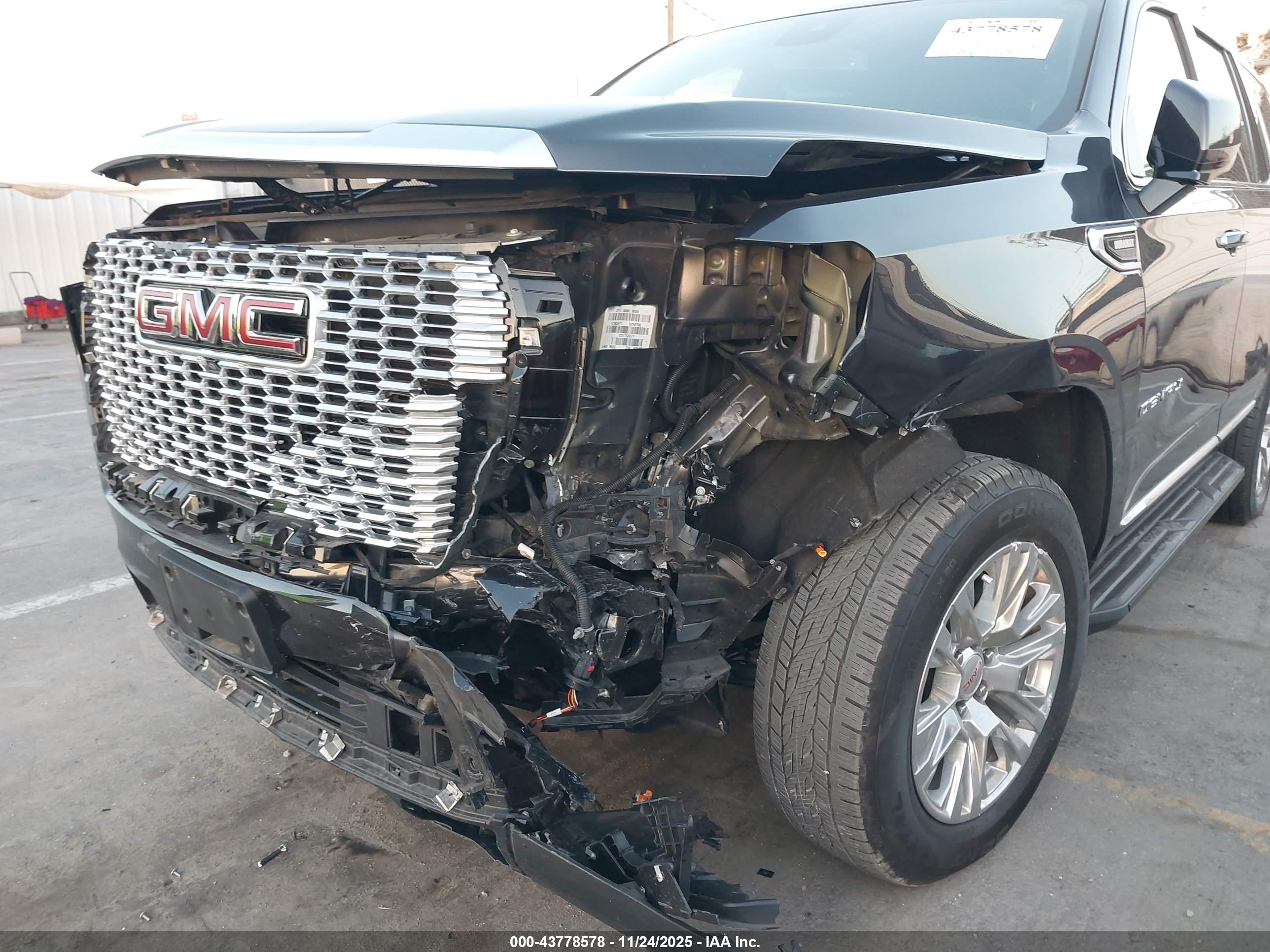 GMC YUKON image 6