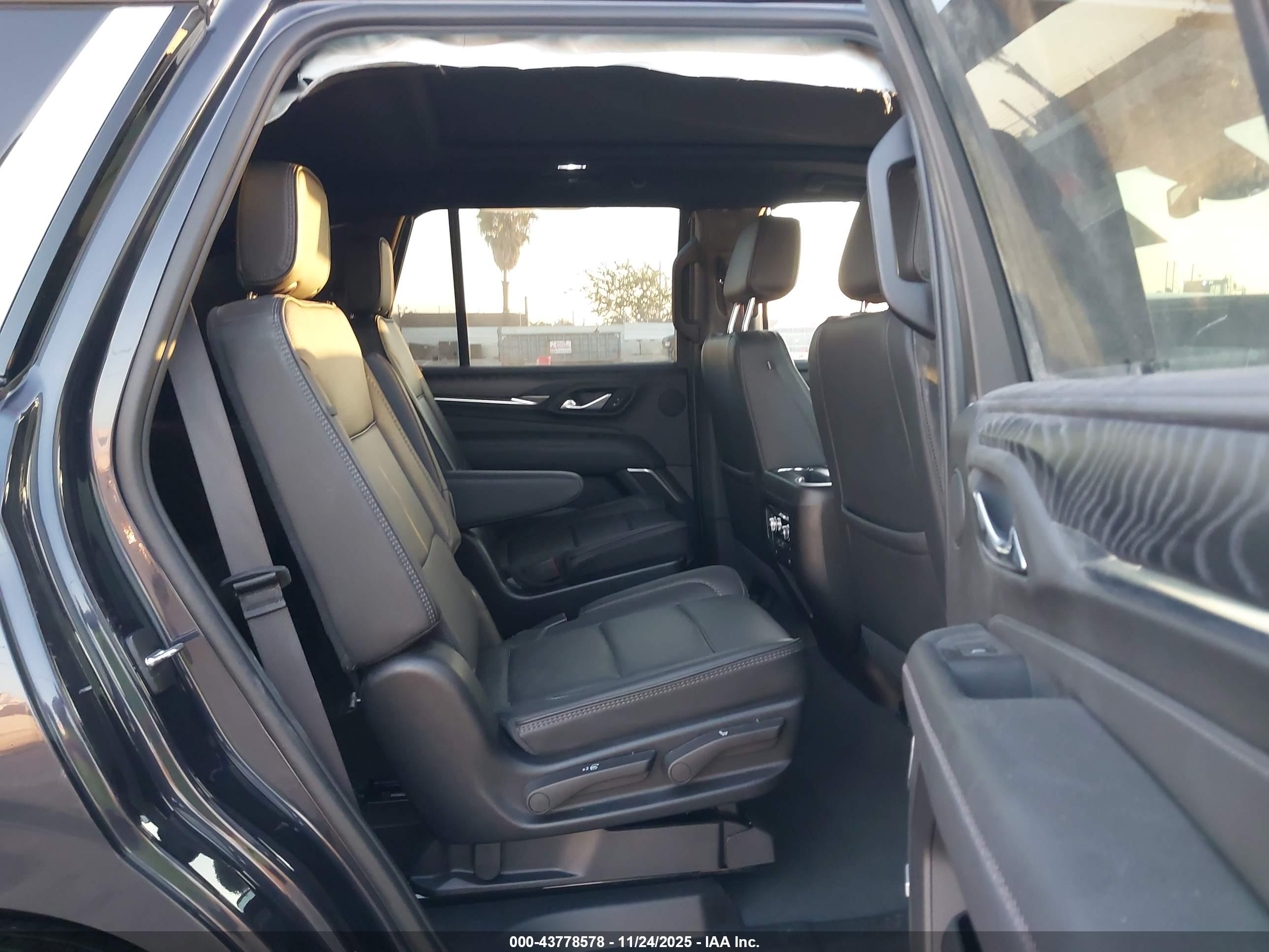 GMC YUKON image 8