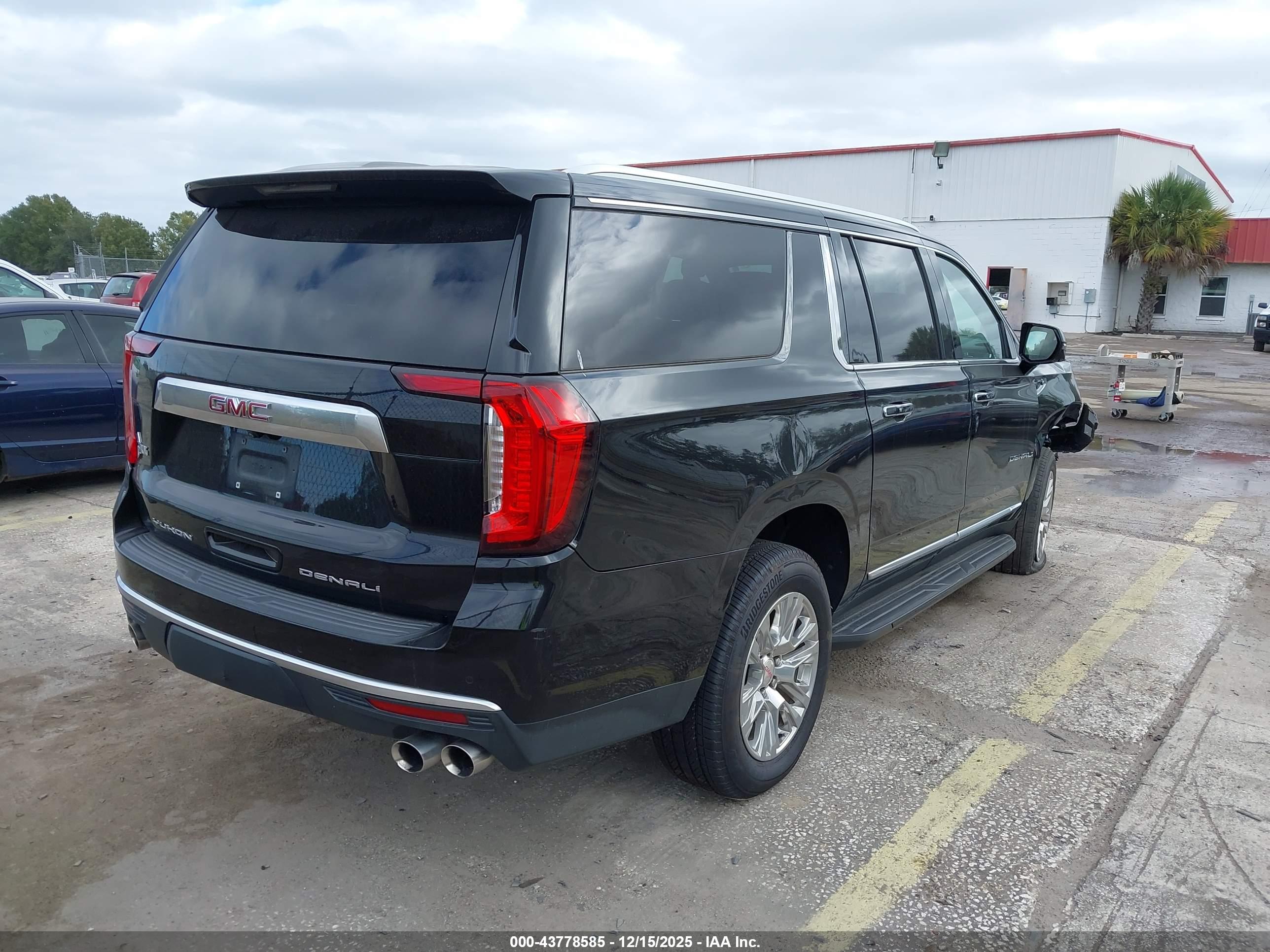 GMC YUKON image 4