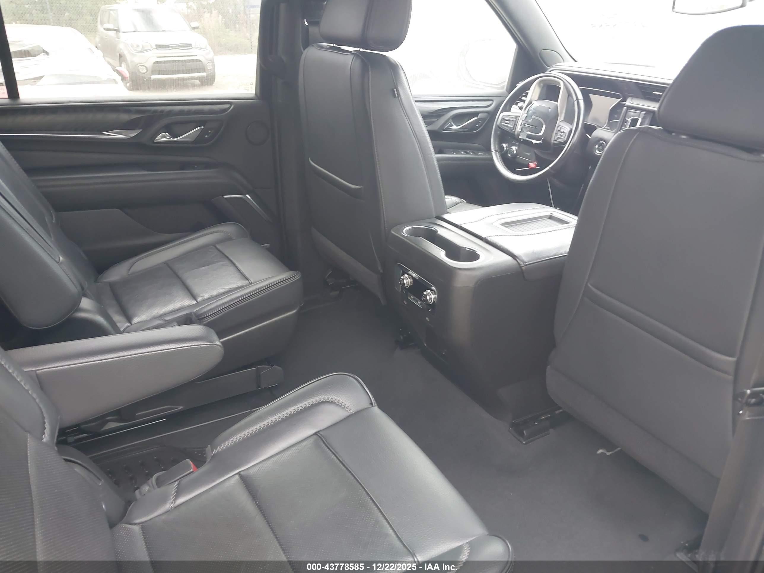 GMC YUKON image 8
