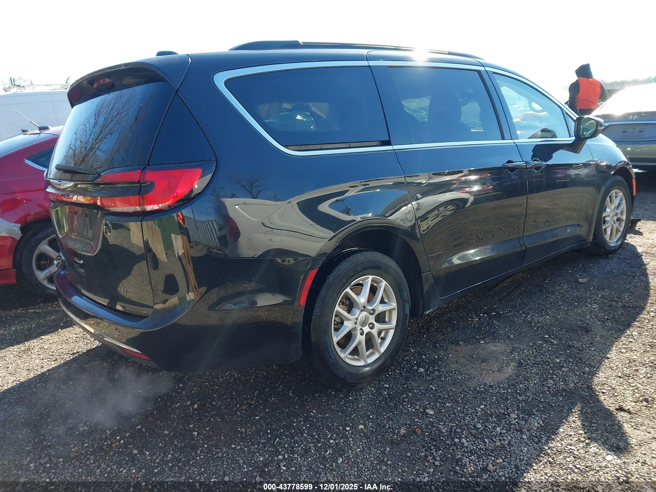 CHRYSLER PACIFICA image 4