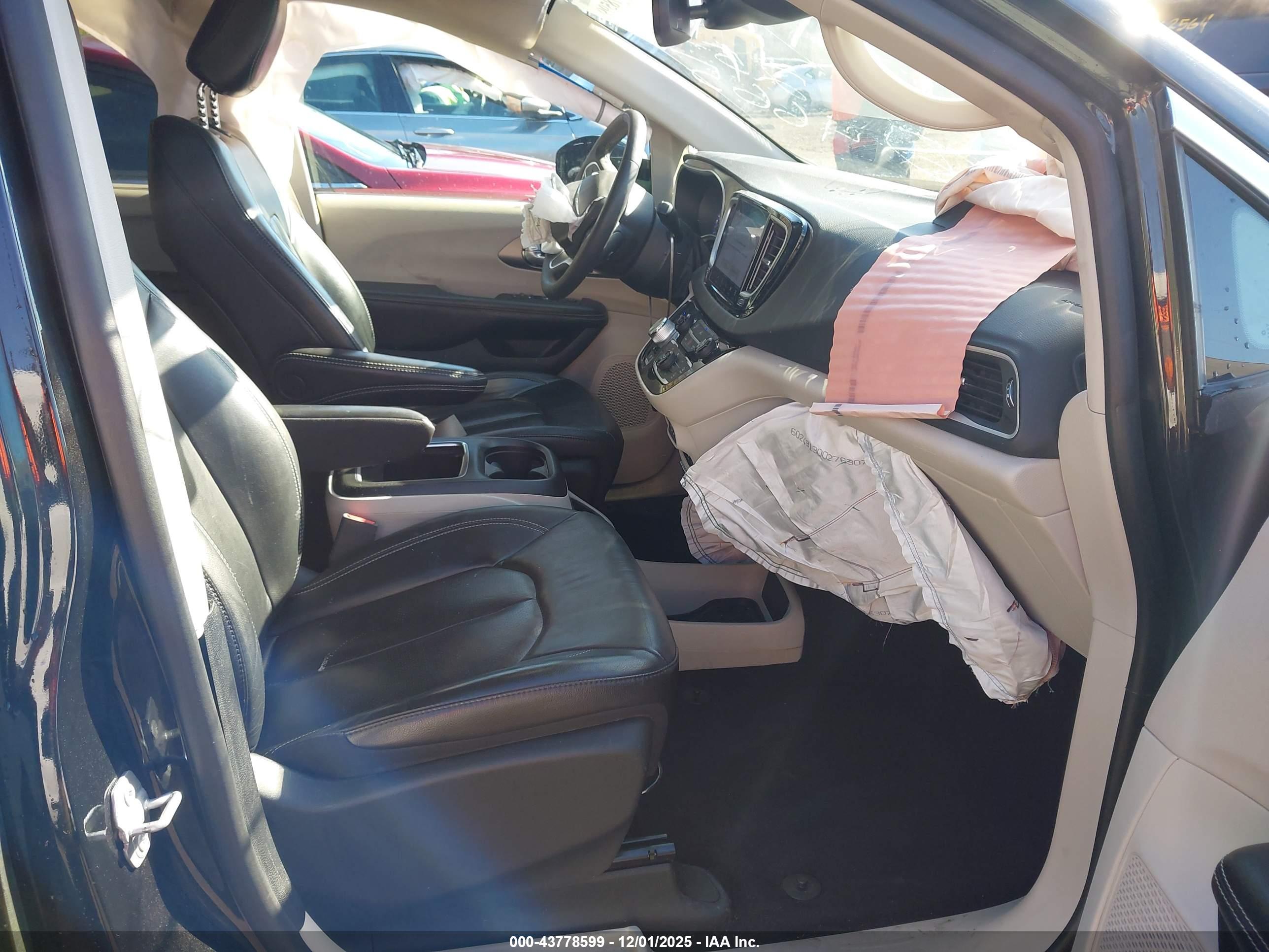 CHRYSLER PACIFICA image 5