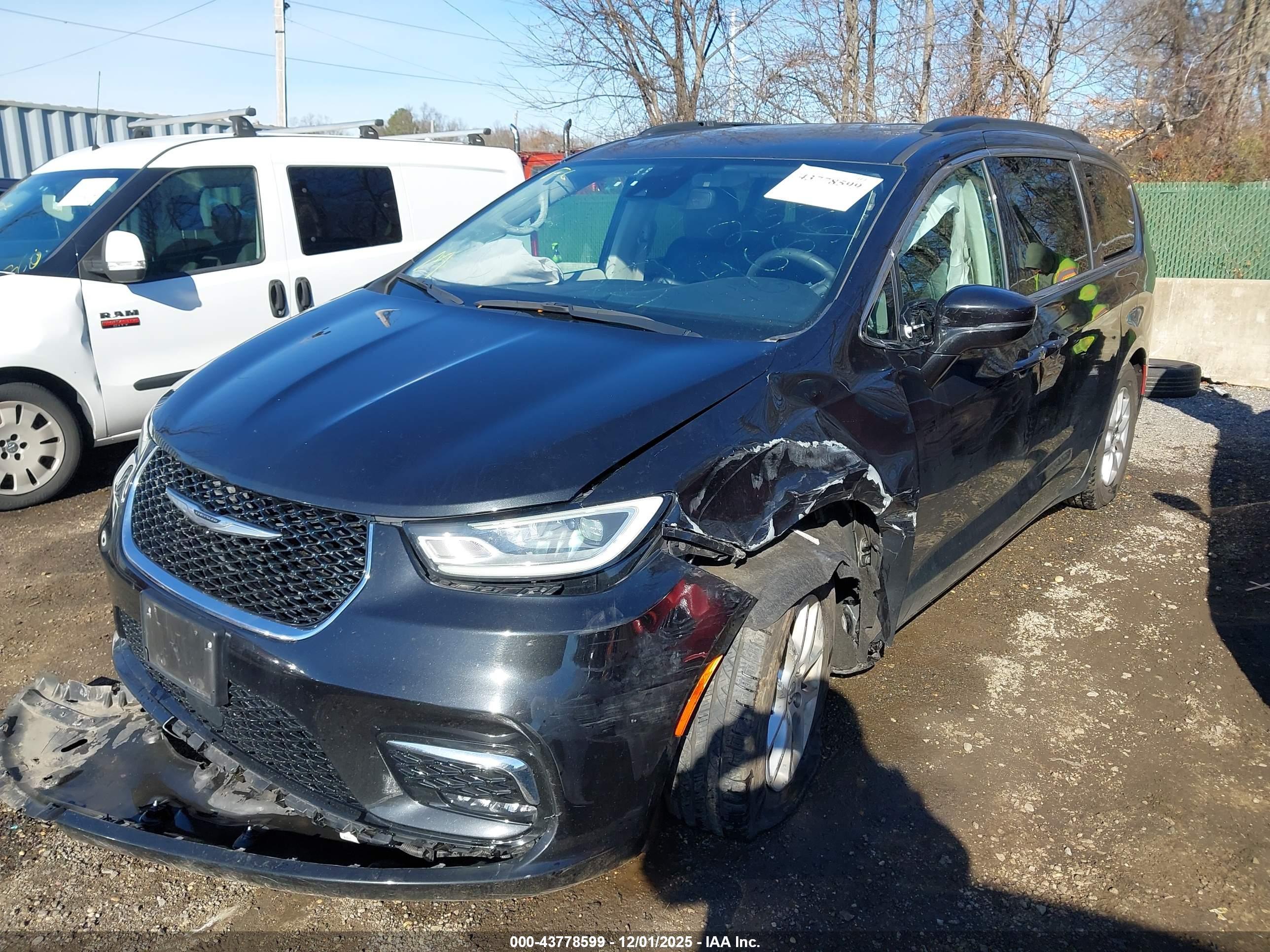 CHRYSLER PACIFICA image 6