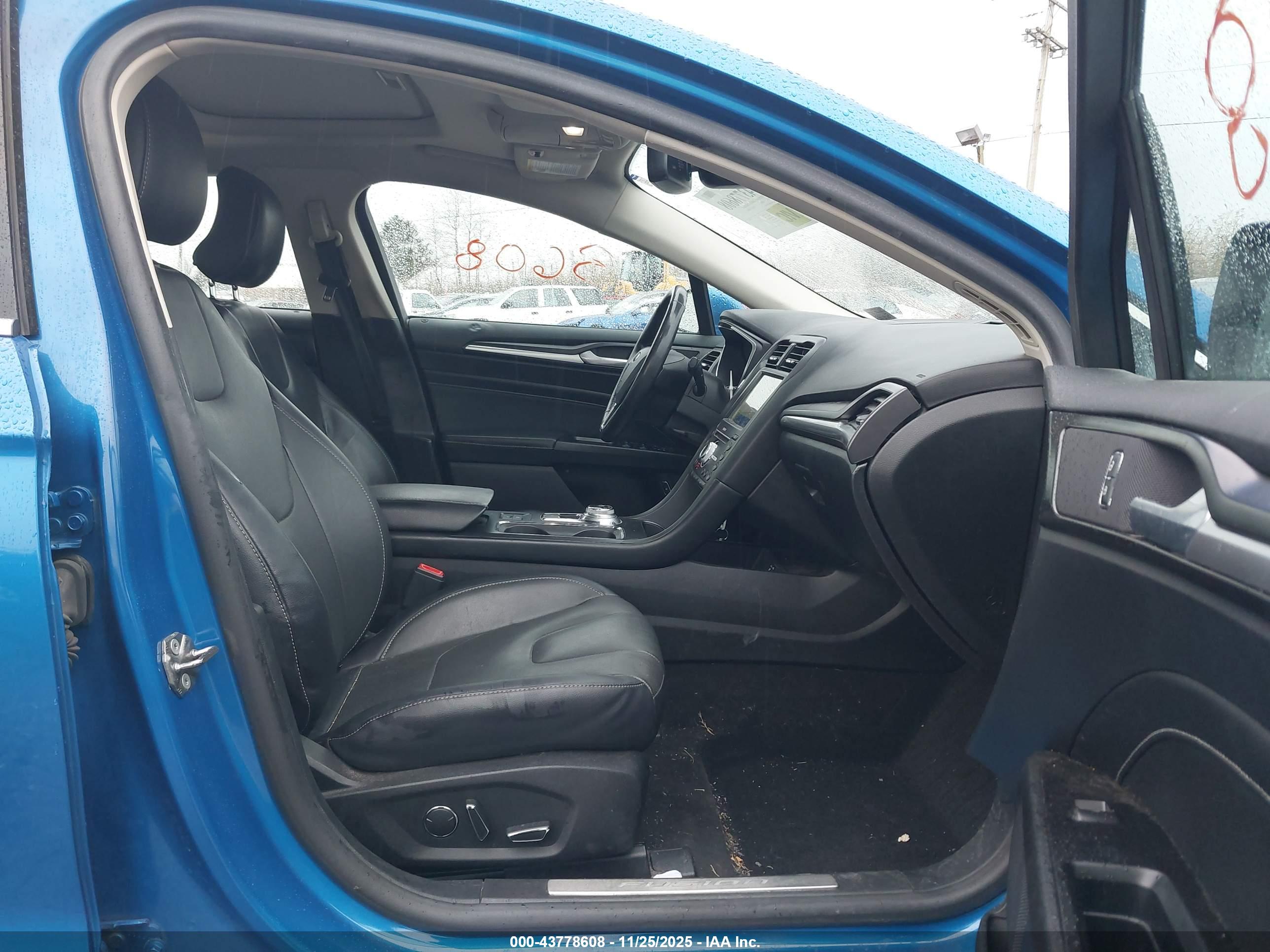 FORD FUSION image 5