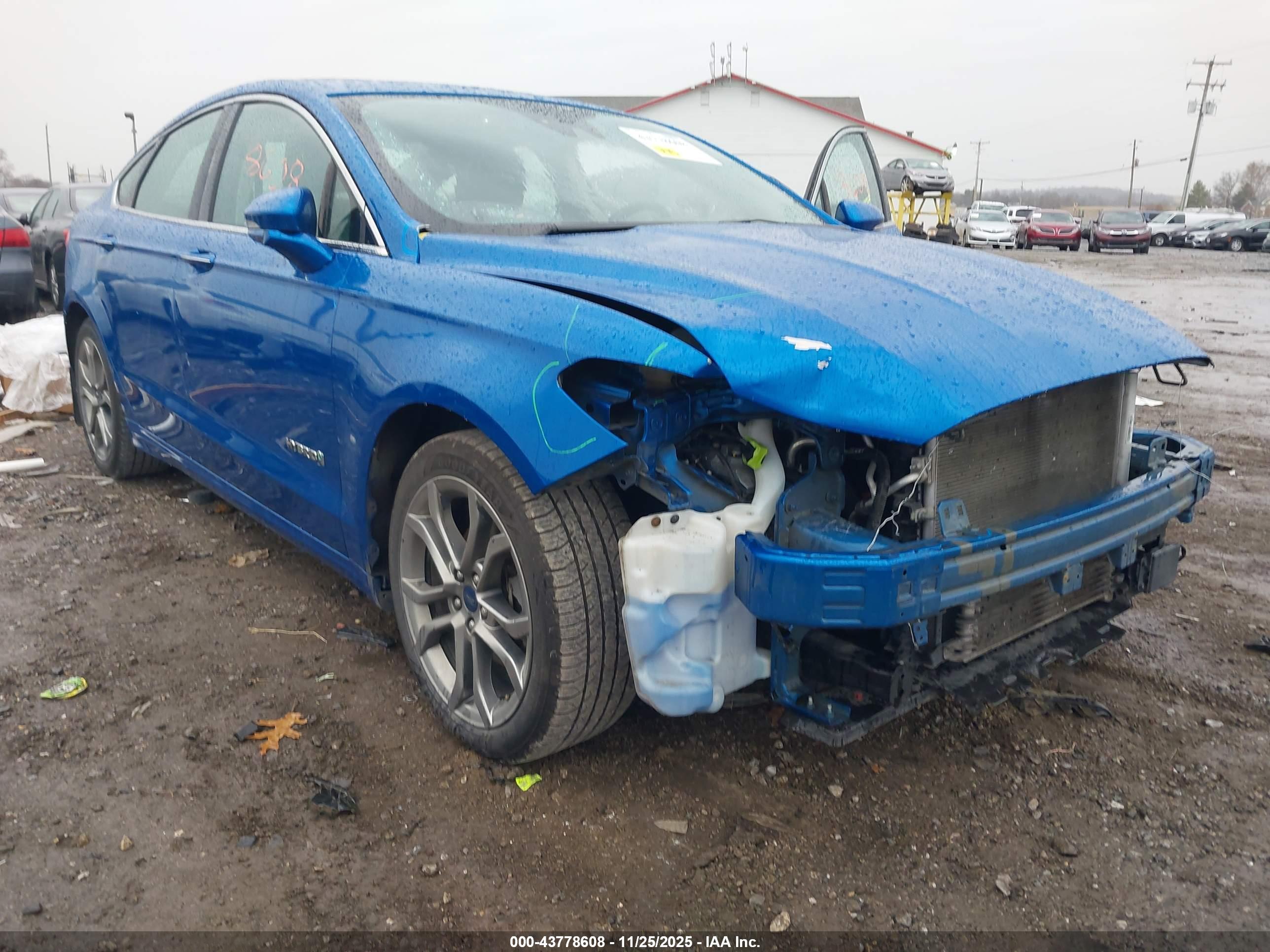 FORD FUSION image 6
