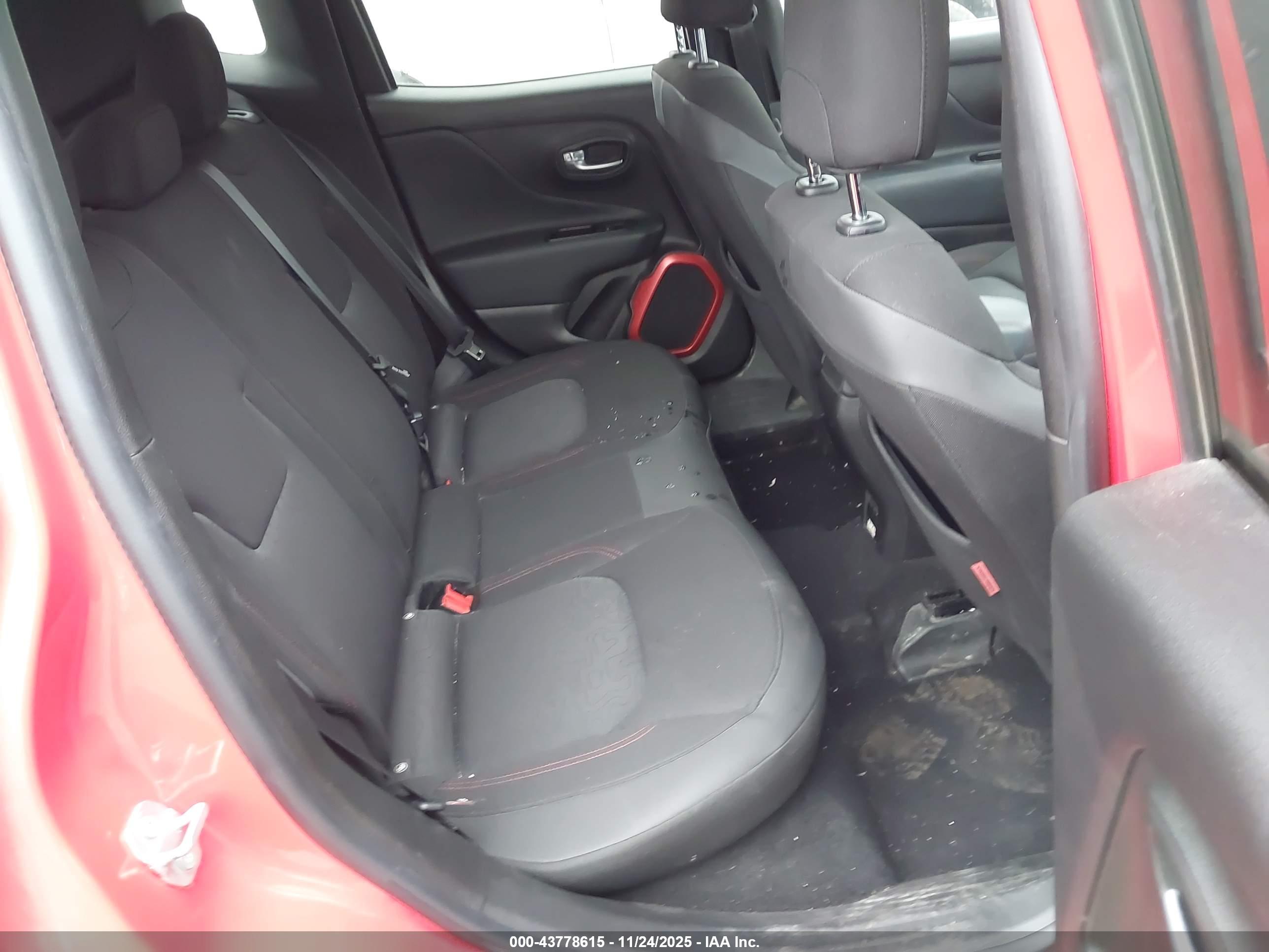 JEEP RENEGADE image 8