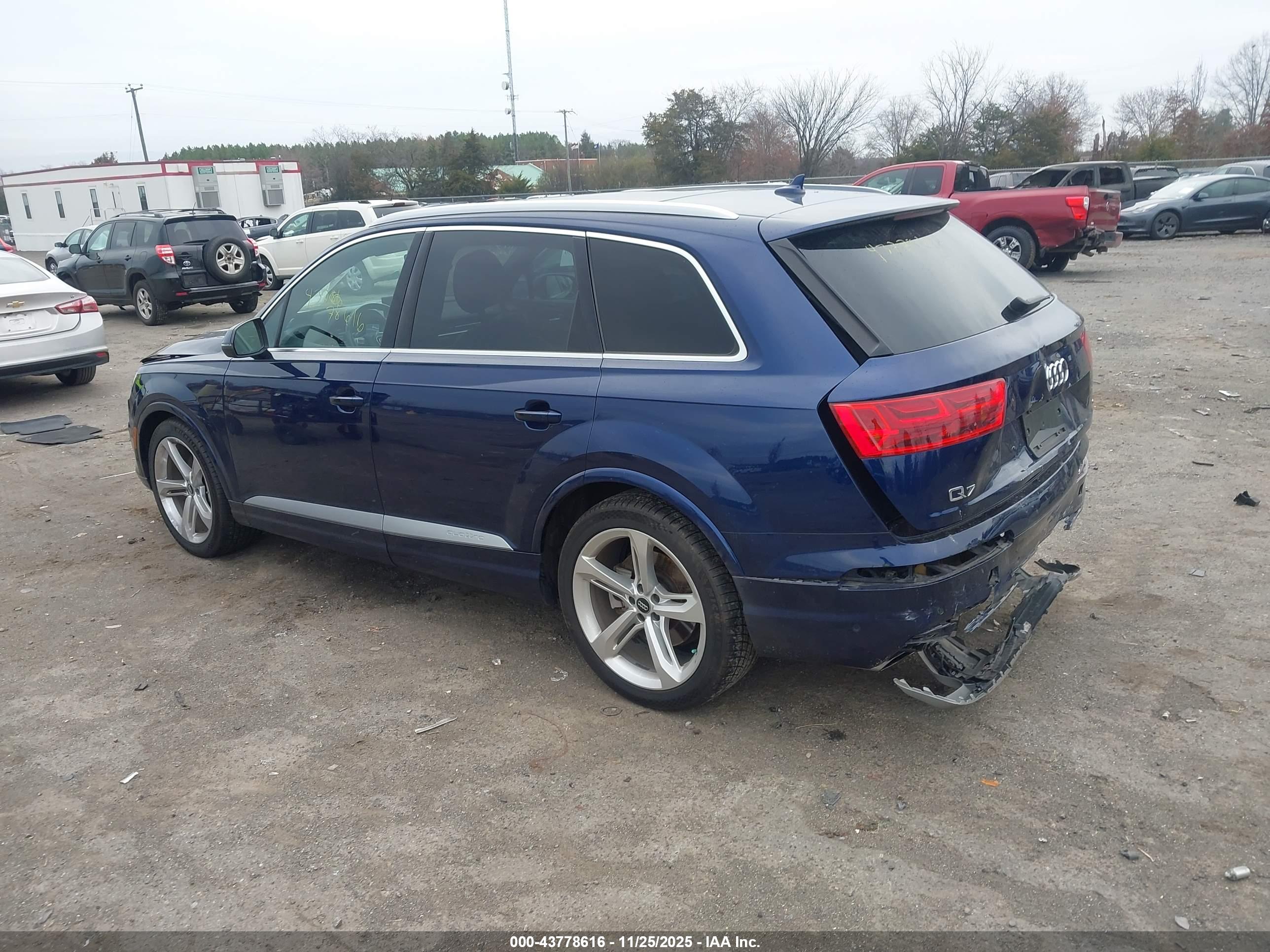 AUDI Q7 image 3